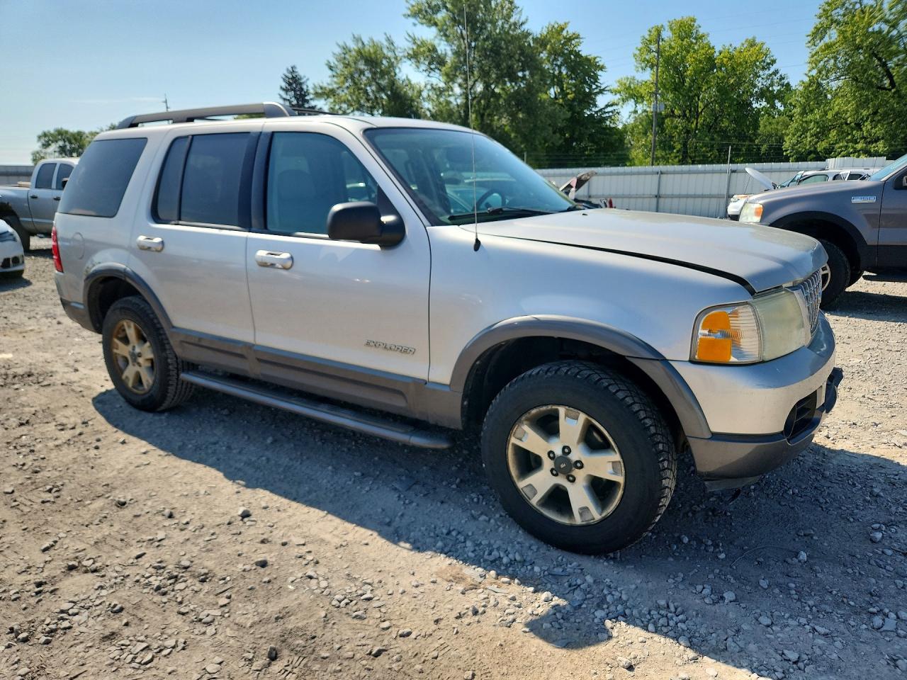 2005 Ford Explorer Xlt Silver vin: 1FMZU73KX5UA54483