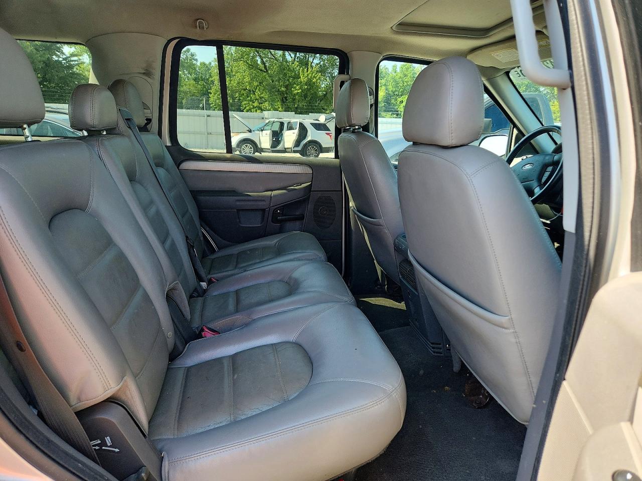 2005 Ford Explorer Xlt Silver vin: 1FMZU73KX5UA54483