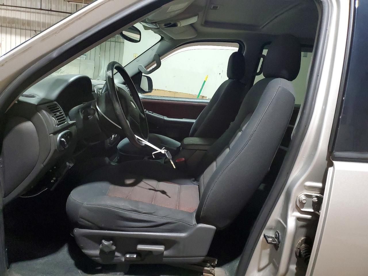 2005 Ford Explorer Xlt Серебряный vin: 1FMZU73KX5UA75785