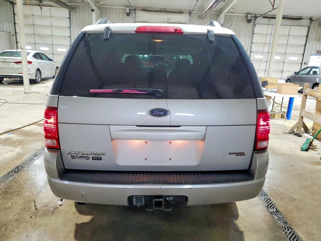 2005 Ford Explorer Xlt Серебряный vin: 1FMZU73KX5UA75785