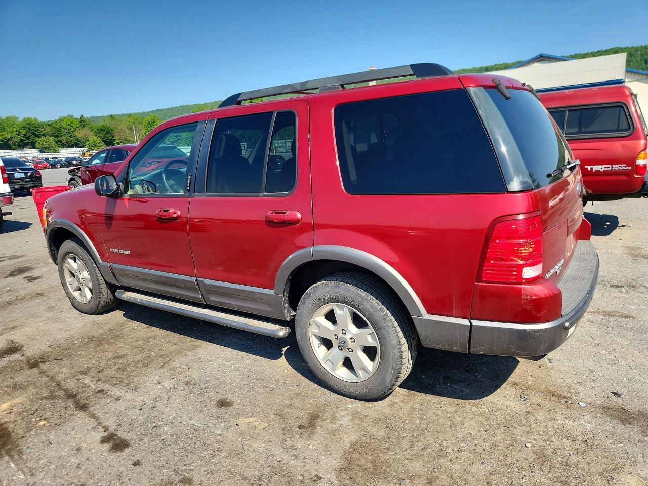 2005 Ford Explorer Red vin: 1FMZU73W05UB25922