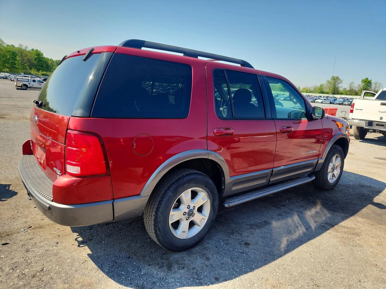 2005 Ford Explorer Red vin: 1FMZU73W05UB25922