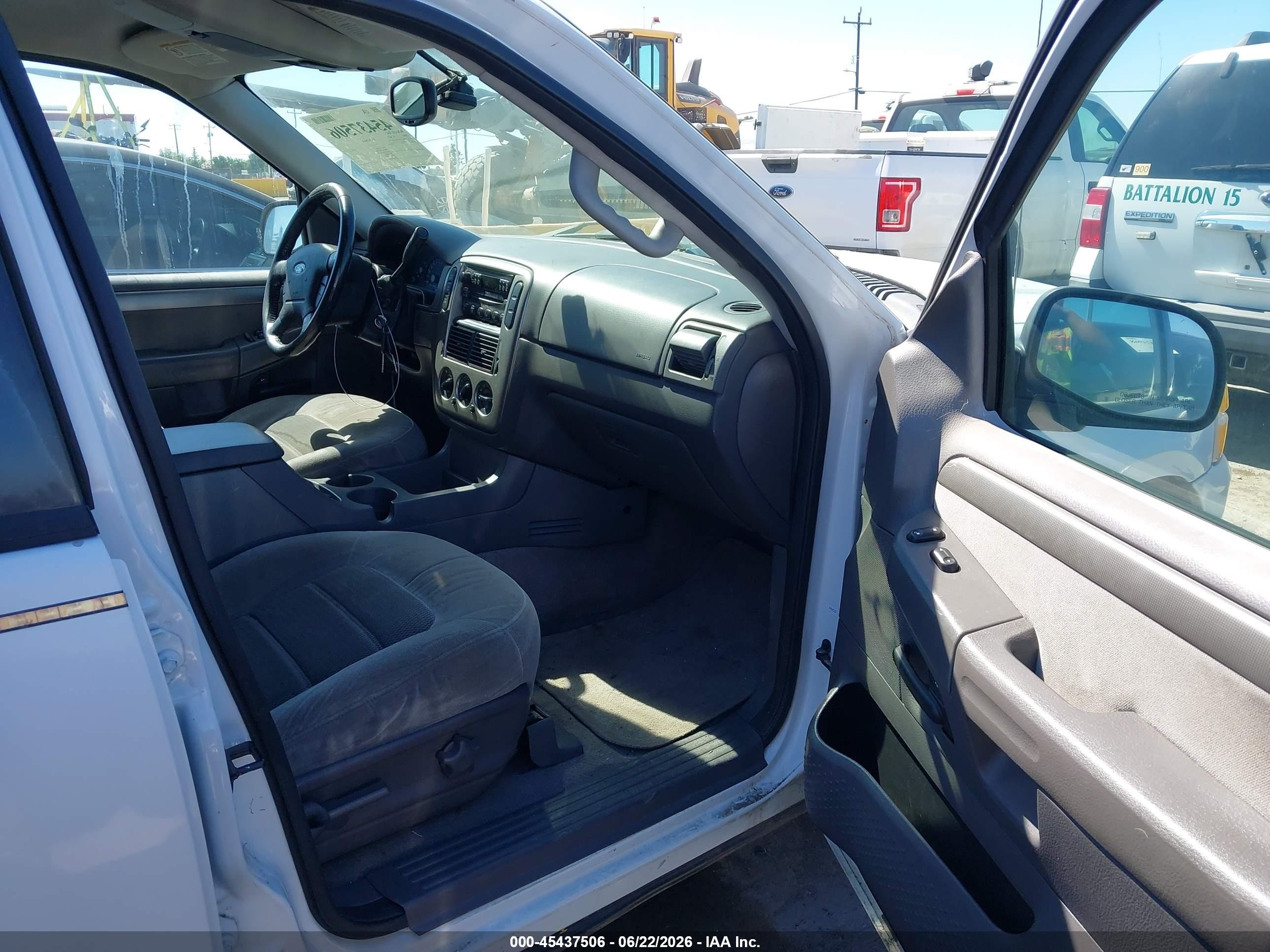 2004 Ford Explorer Nbx/xlt White vin: 1FMZU73W74ZA61718