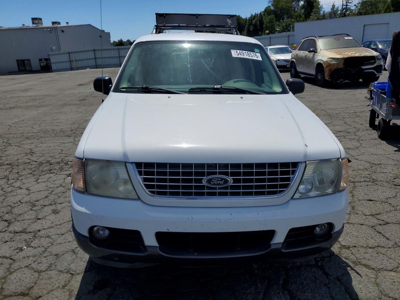 2005 Ford Explorer Xlt White vin: 1FMZU73W85UB03750