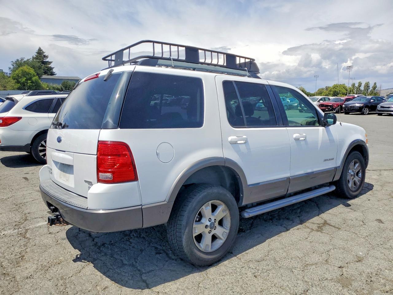 2005 Ford Explorer Xlt White vin: 1FMZU73W85UB03750