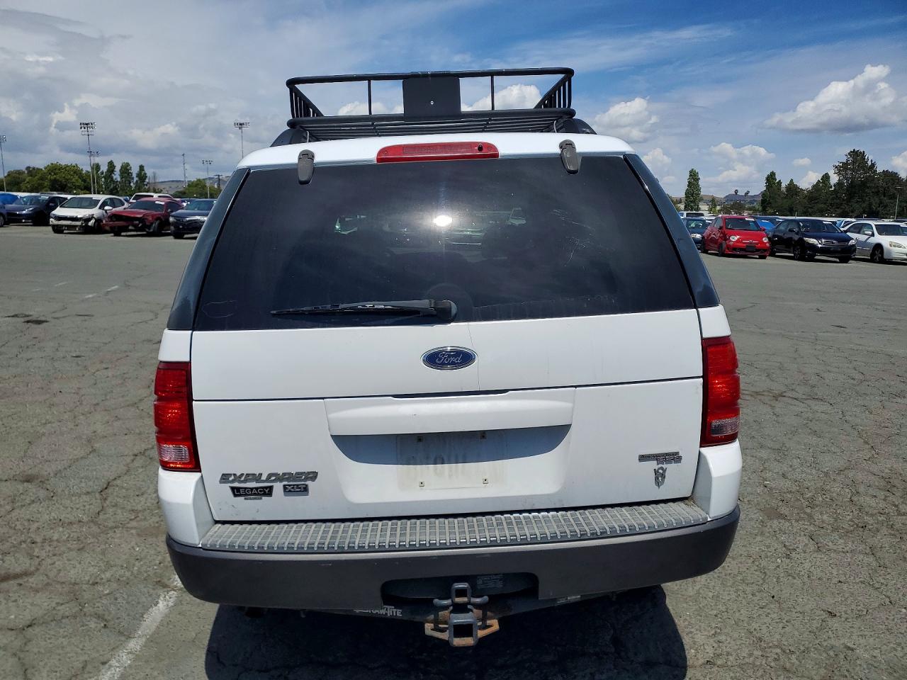 2005 Ford Explorer Xlt White vin: 1FMZU73W85UB03750