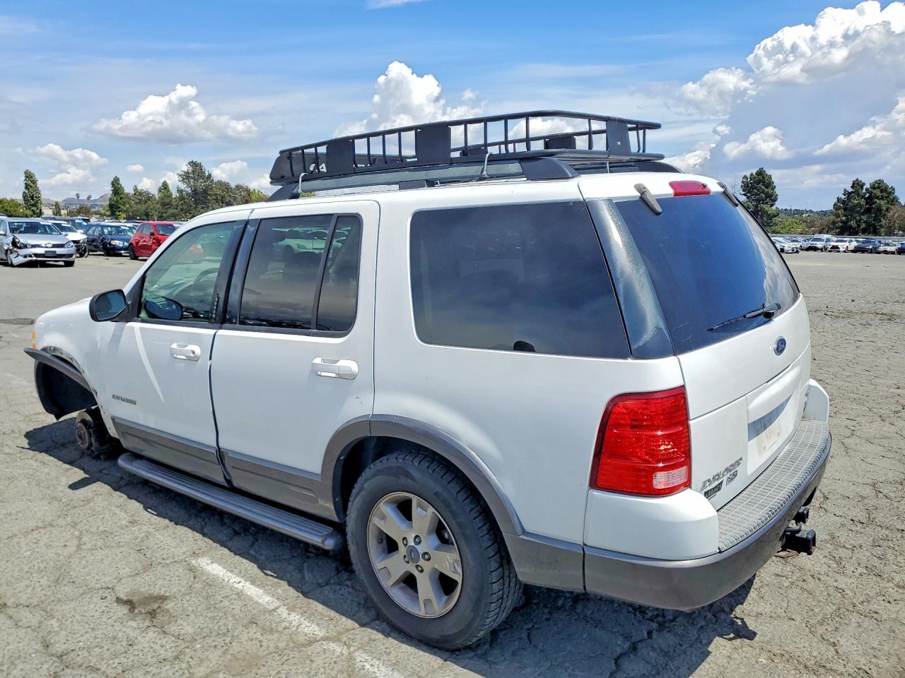 2005 Ford Explorer Xlt White vin: 1FMZU73W85UB03750