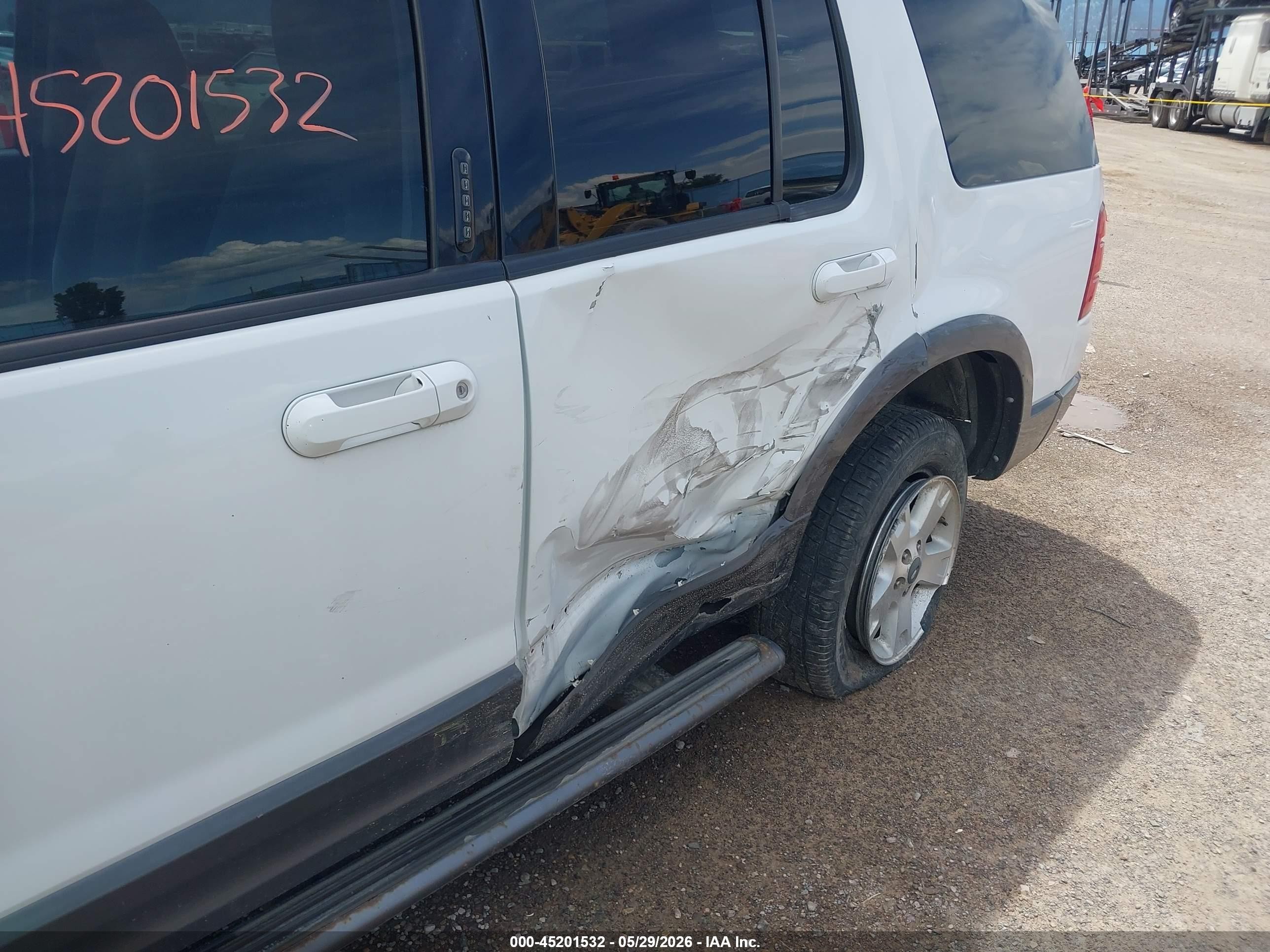2004 Ford Explorer Nbx/xlt White vin: 1FMZU73WX4ZB15478
