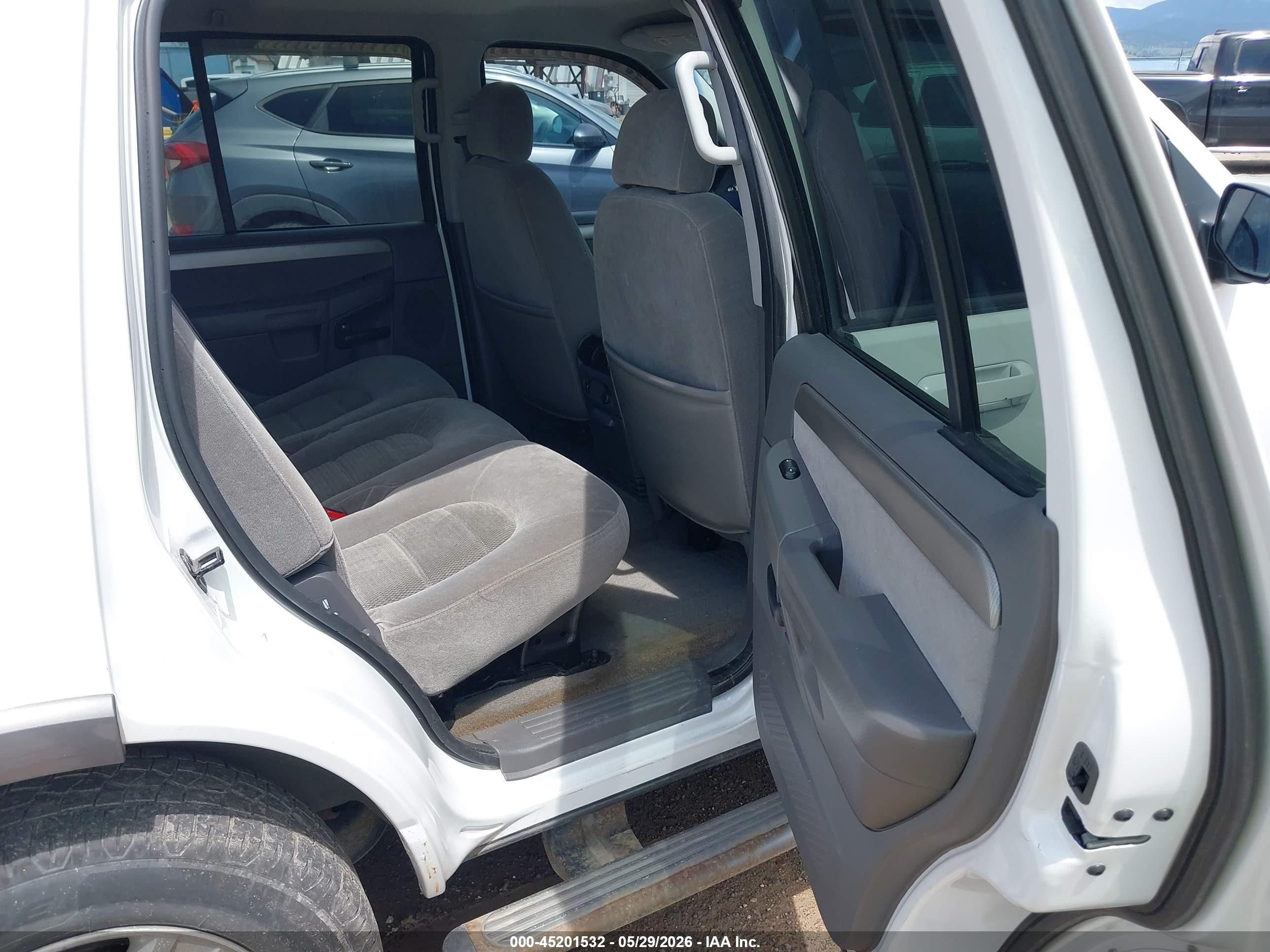 2004 Ford Explorer Nbx/xlt White vin: 1FMZU73WX4ZB15478