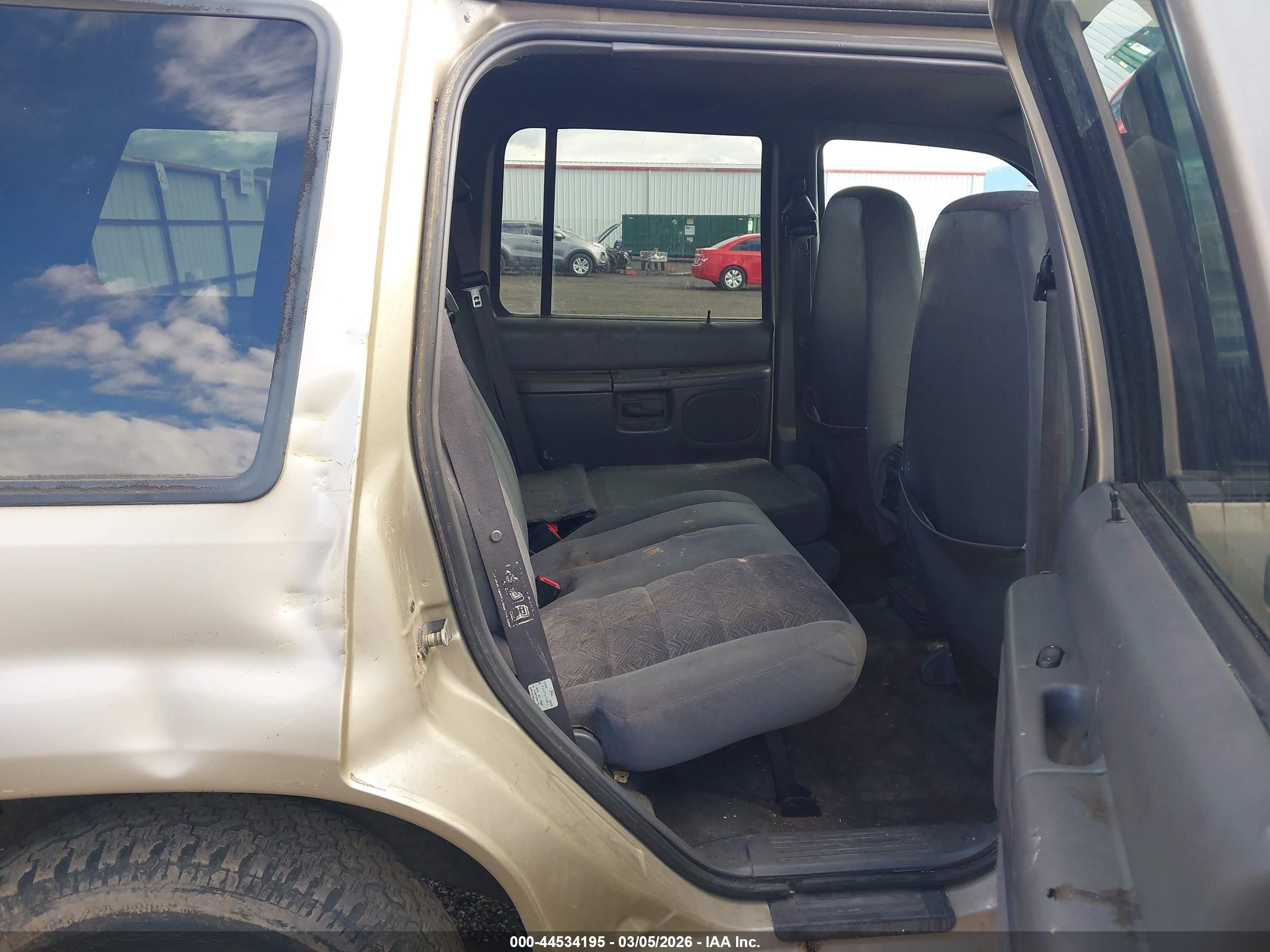 2000 Ford Explorer Xlt Gold vin: 1FMZU73X2YUB38829