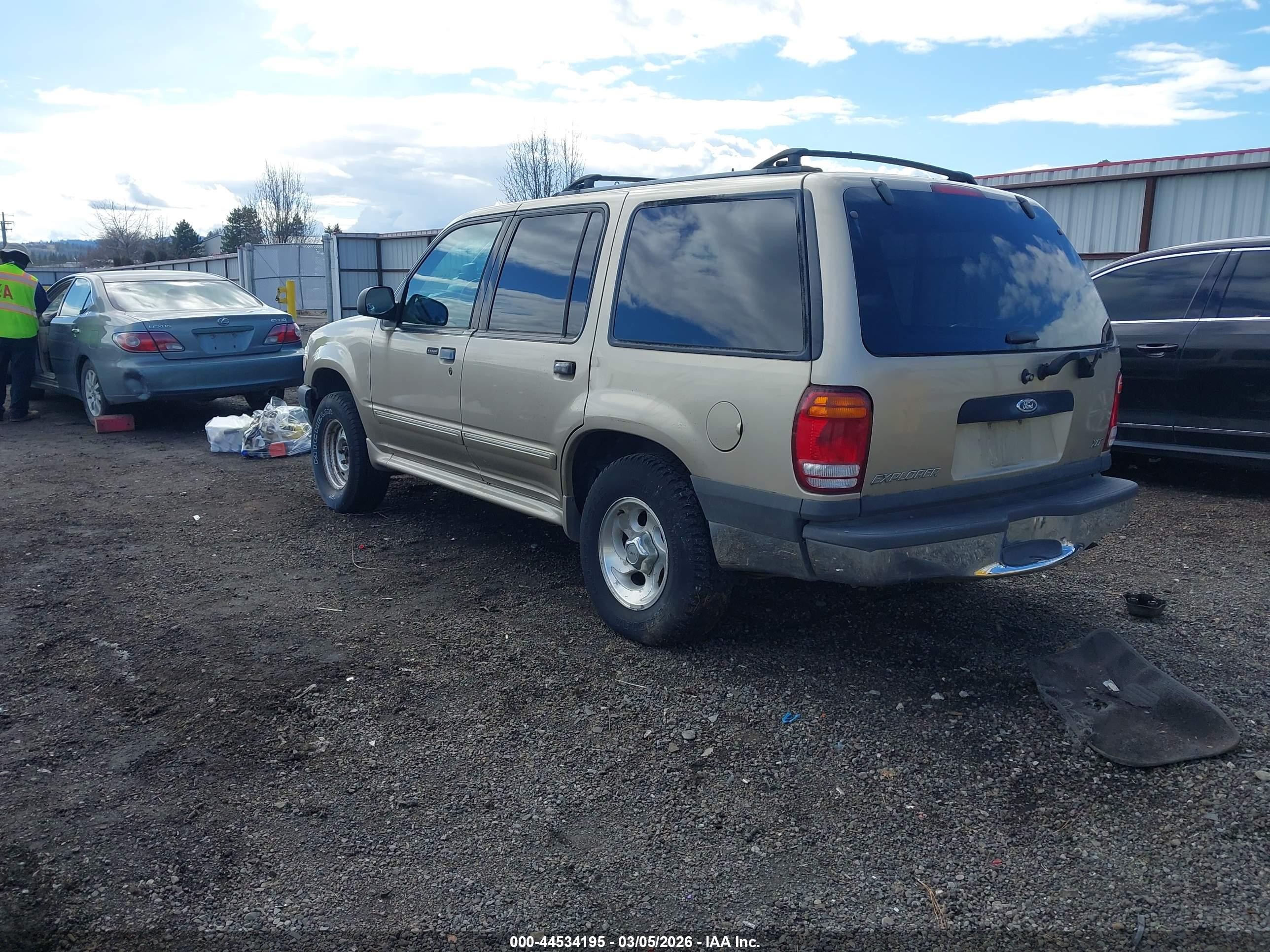 2000 Ford Explorer Xlt Gold vin: 1FMZU73X2YUB38829