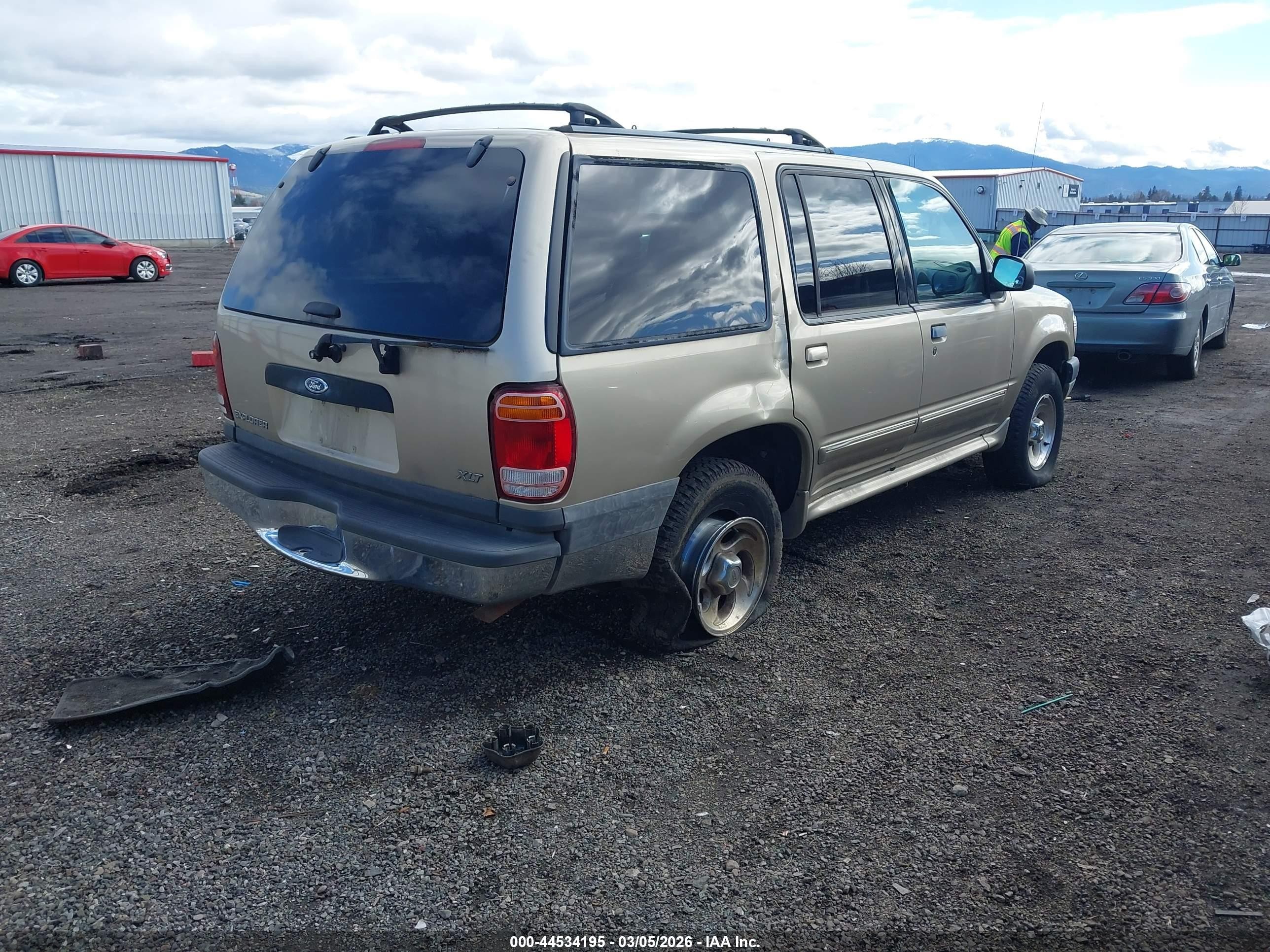 2000 Ford Explorer Xlt Gold vin: 1FMZU73X2YUB38829