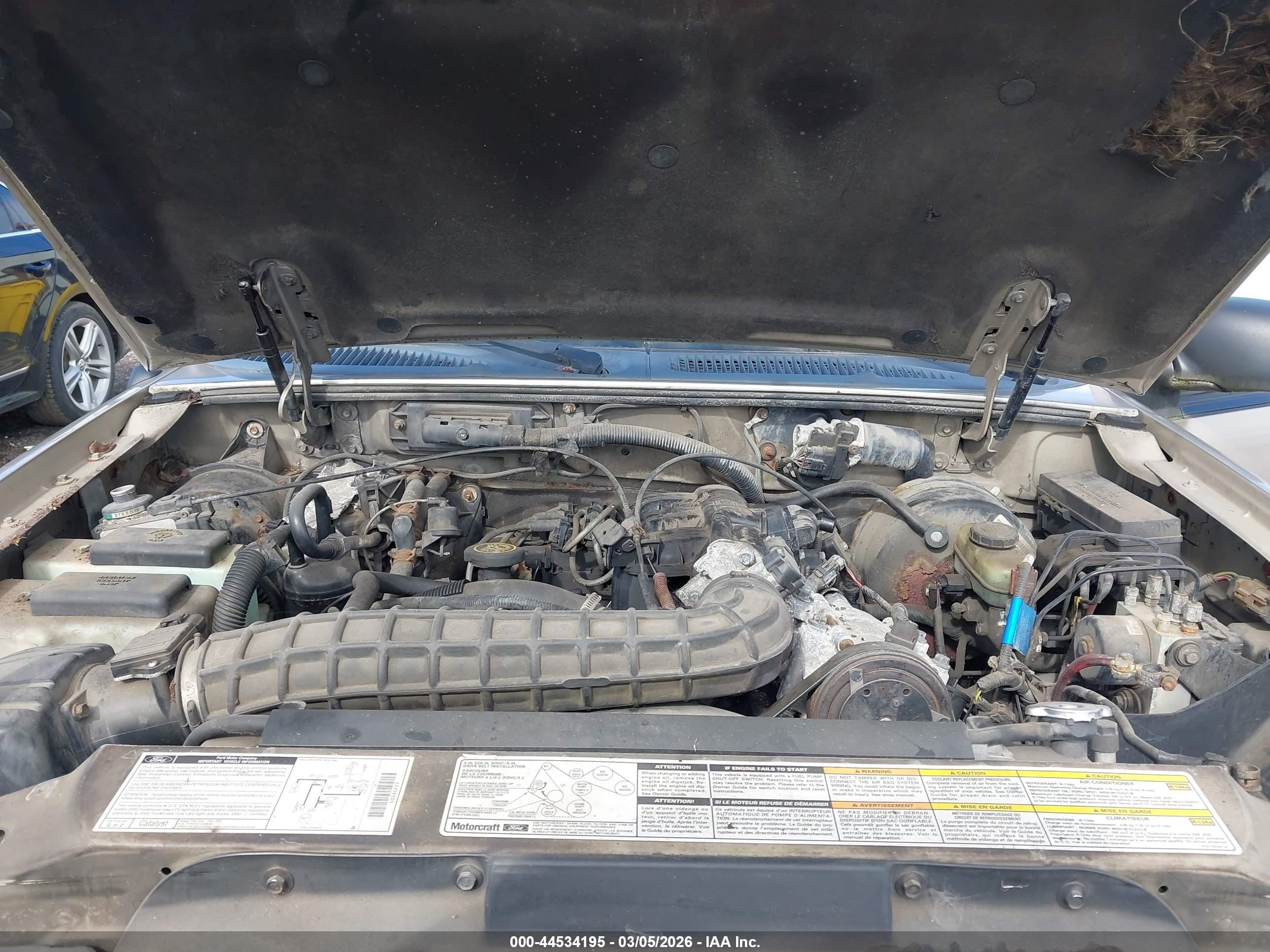 2000 Ford Explorer Xlt Gold vin: 1FMZU73X2YUB38829