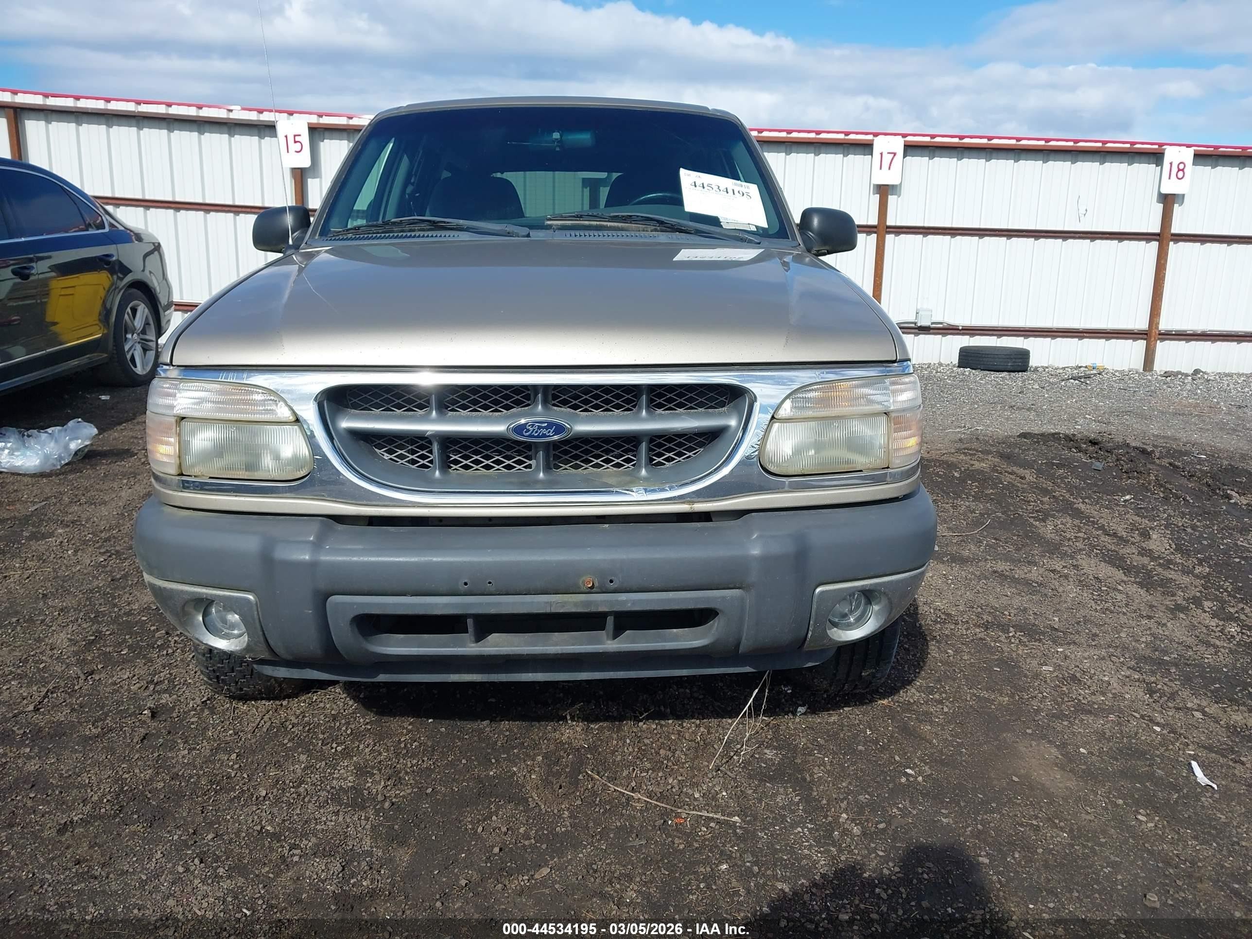 2000 Ford Explorer Xlt Gold vin: 1FMZU73X2YUB38829