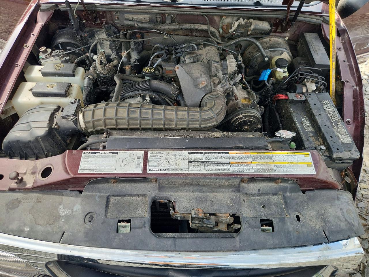 2000 Ford Explorer Xlt Burgundy vin: 1FMZU73X2YZB24755