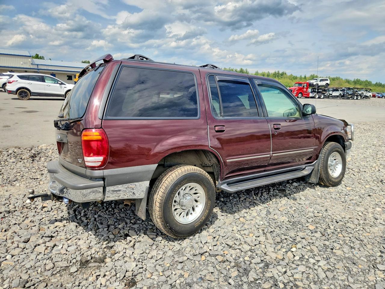 2000 Ford Explorer Xlt Burgundy vin: 1FMZU73X2YZB24755