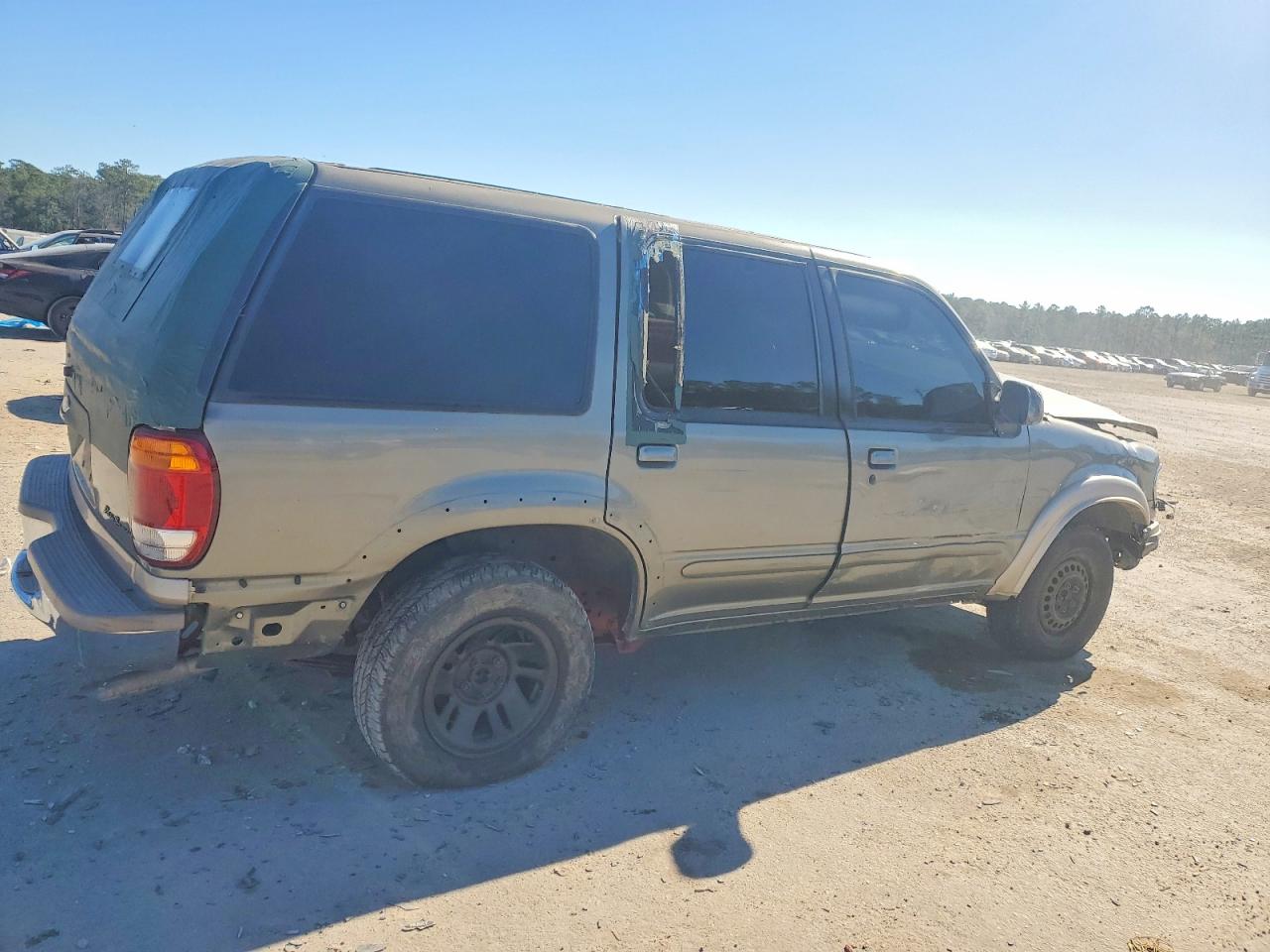 2001 Ford Explorer Eddie Bauer Green vin: 1FMZU74E01ZA36659