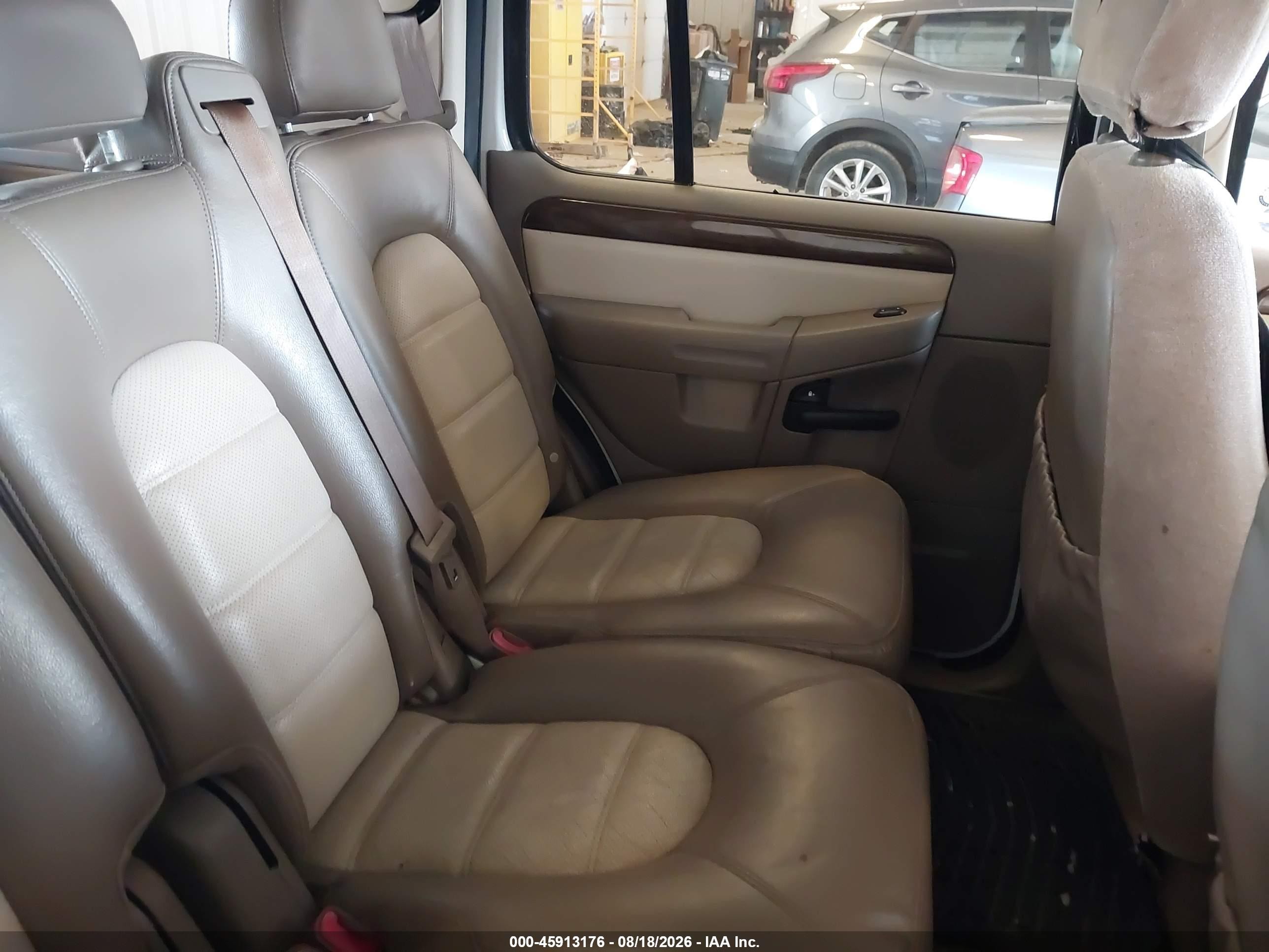 2004 Ford Explorer Eddie Bauer White vin: 1FMZU74E14UB88368