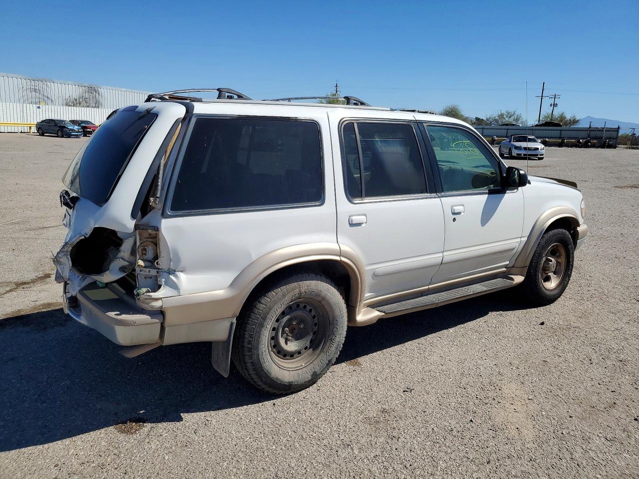 2000 Ford Explorer Eddie Bauer White vin: 1FMZU74E1YZB74155
