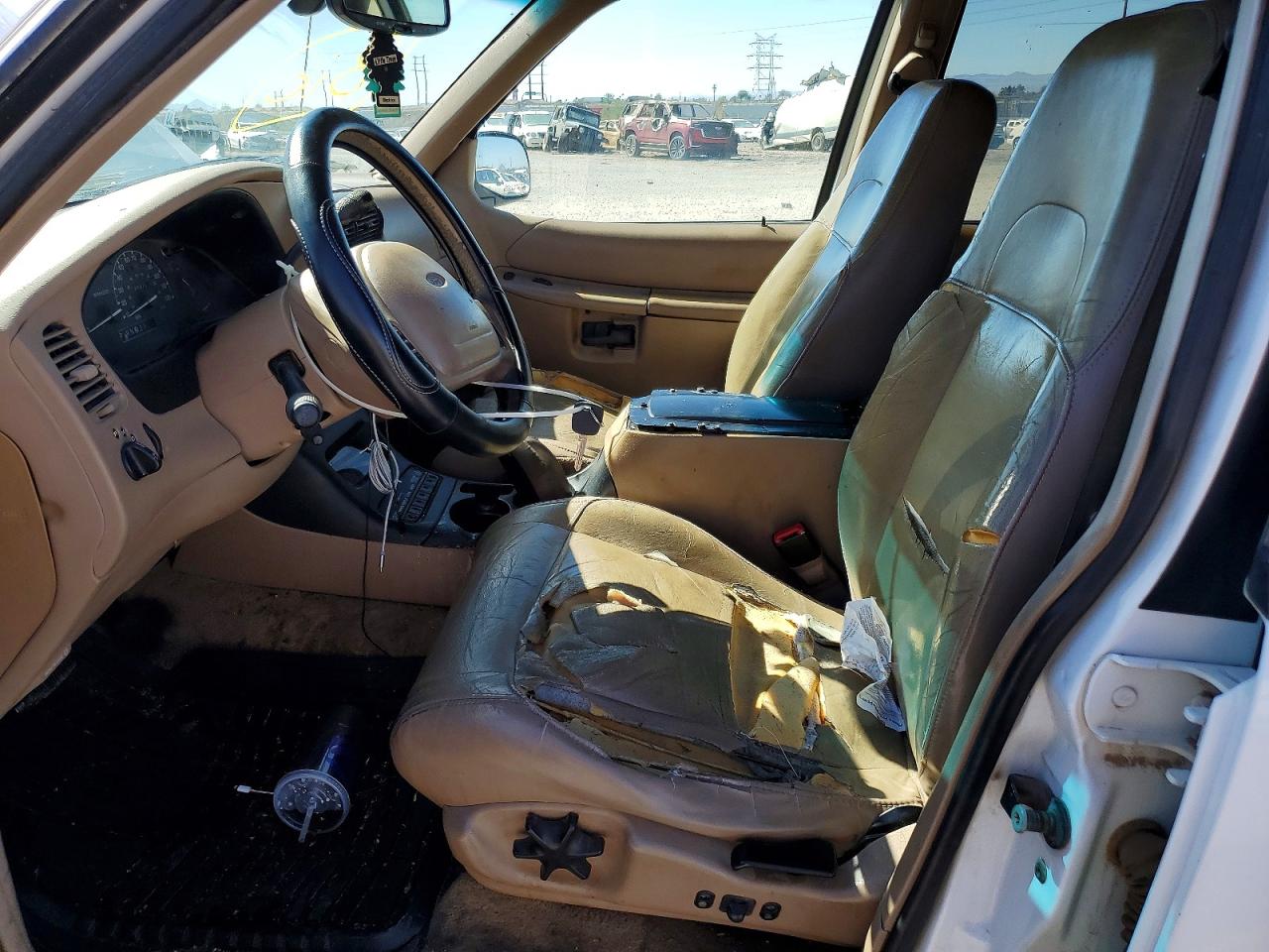 2000 Ford Explorer Eddie Bauer White vin: 1FMZU74E1YZB74155