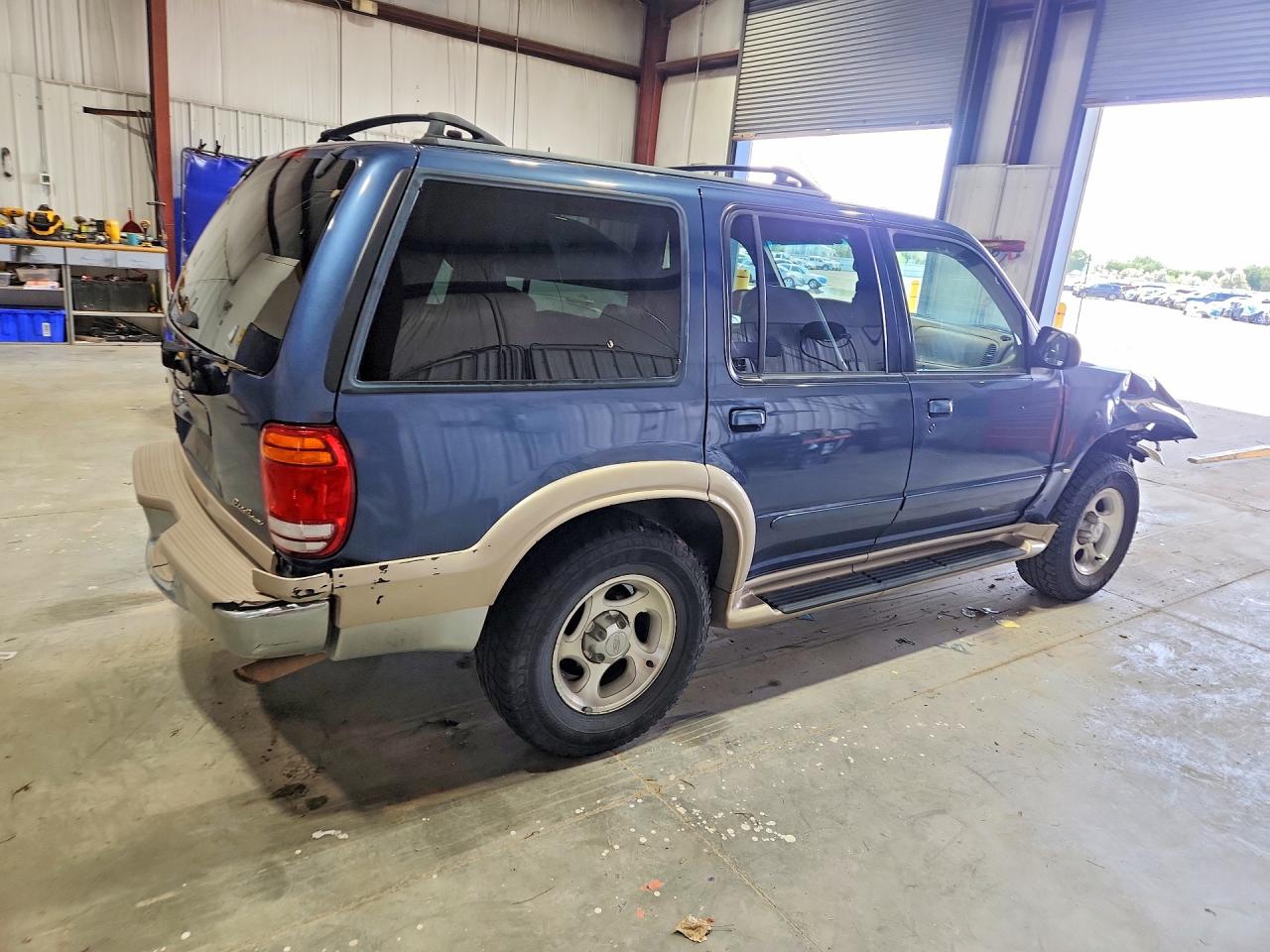 2000 Ford Explorer Eddie Bauer Blue vin: 1FMZU74E3YZC20908