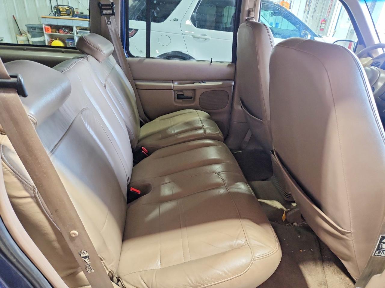 2000 Ford Explorer Eddie Bauer Blue vin: 1FMZU74E3YZC20908