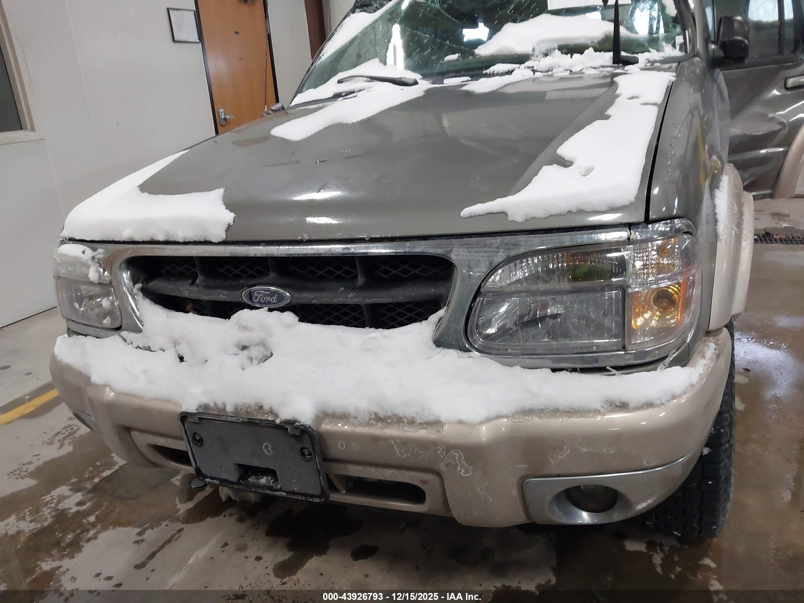 2001 Ford Explorer Eddie Bauer Зеленый vin: 1FMZU74EX1ZA12031