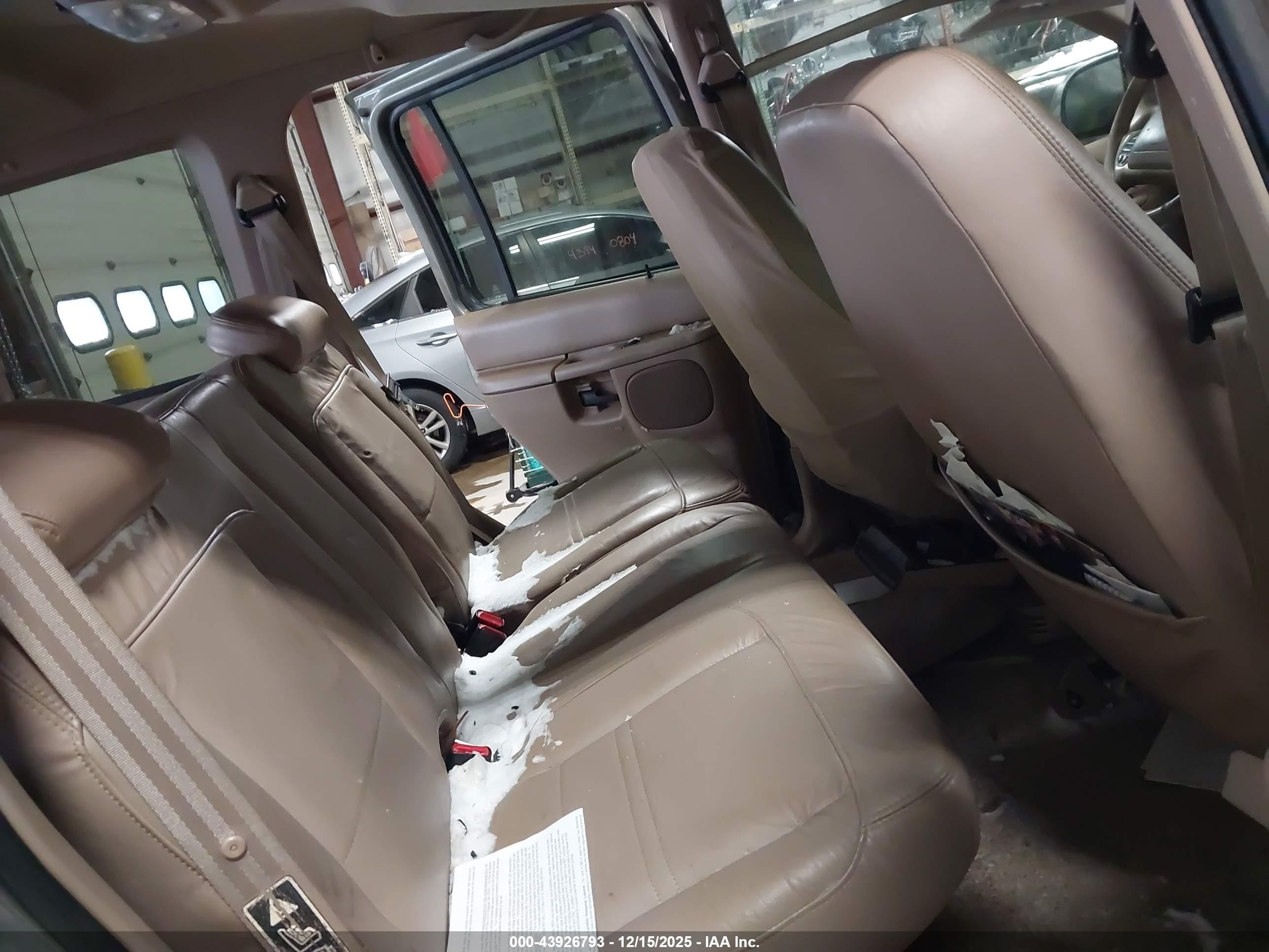 2001 Ford Explorer Eddie Bauer Зеленый vin: 1FMZU74EX1ZA12031