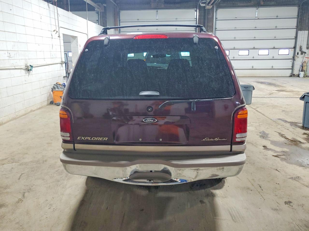 2000 Ford Explorer Eddie Bauer Темно-бордовый vin: 1FMZU74EXYZA88732