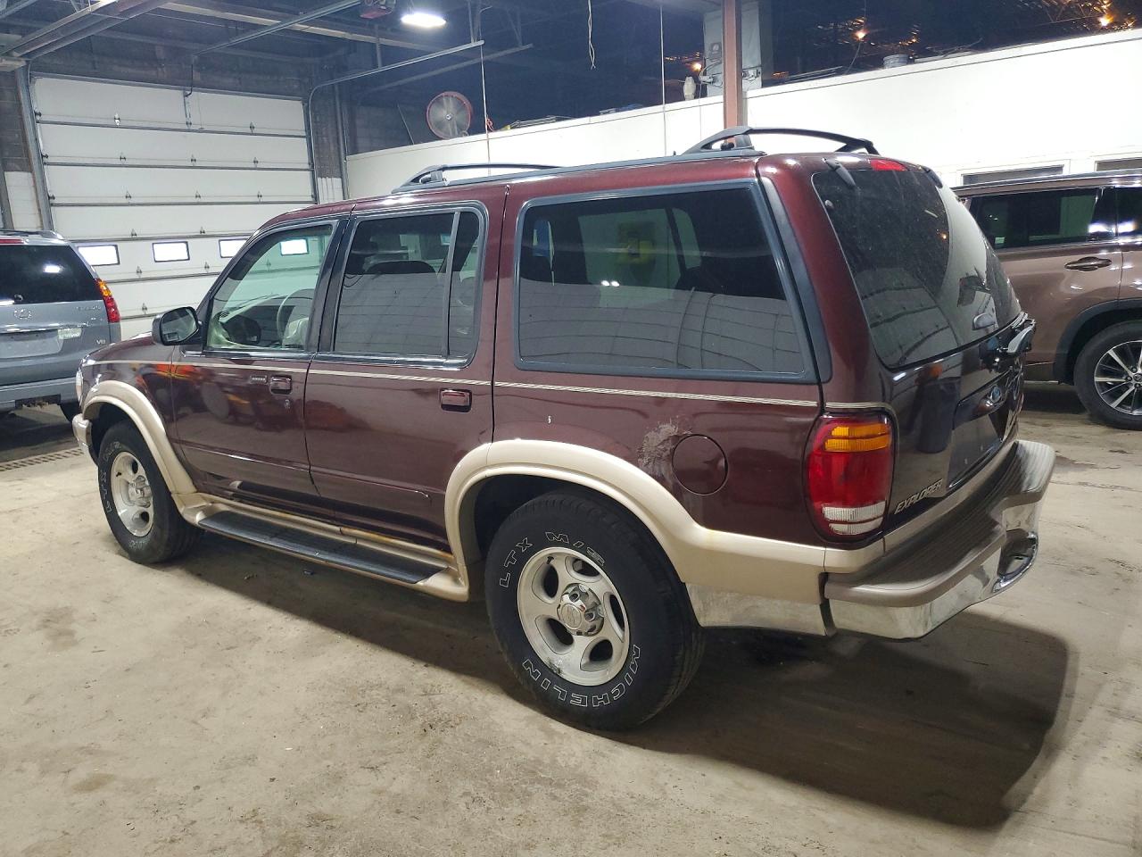 2000 Ford Explorer Eddie Bauer Темно-бордовый vin: 1FMZU74EXYZA88732