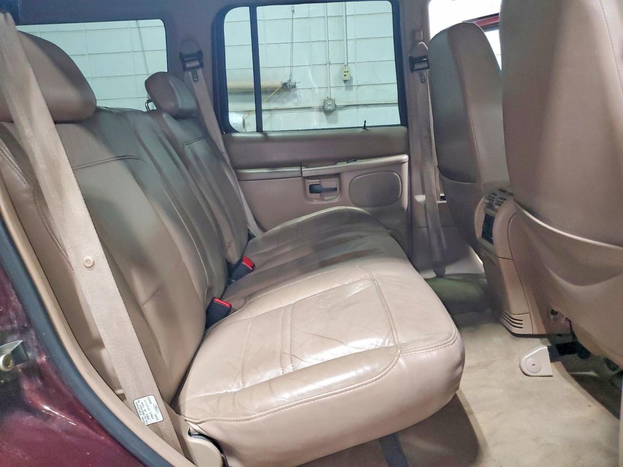 2000 Ford Explorer Eddie Bauer Темно-бордовый vin: 1FMZU74EXYZA88732