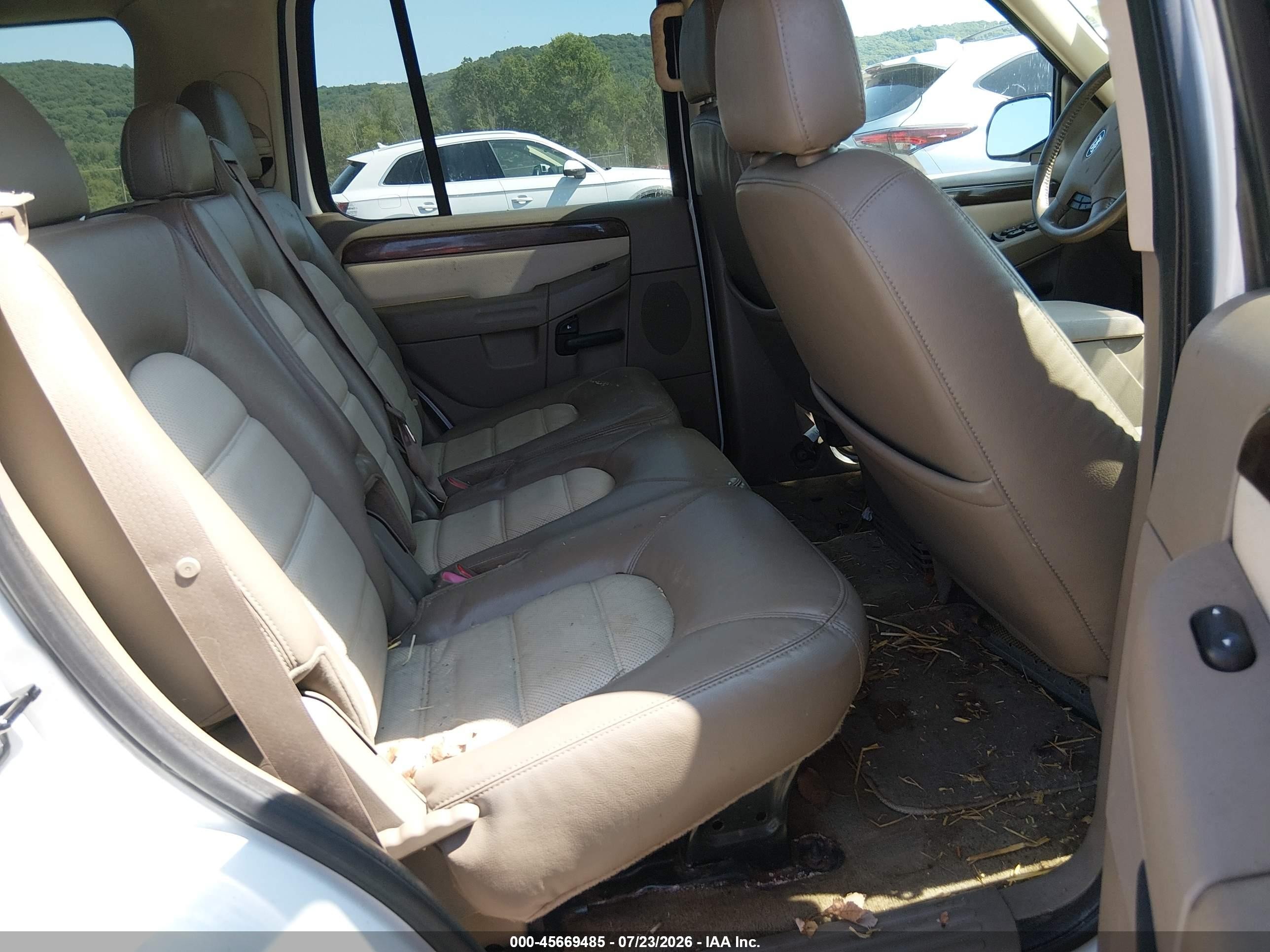 2004 Ford Explorer Eddie Bauer Белый vin: 1FMZU74W74UB78694