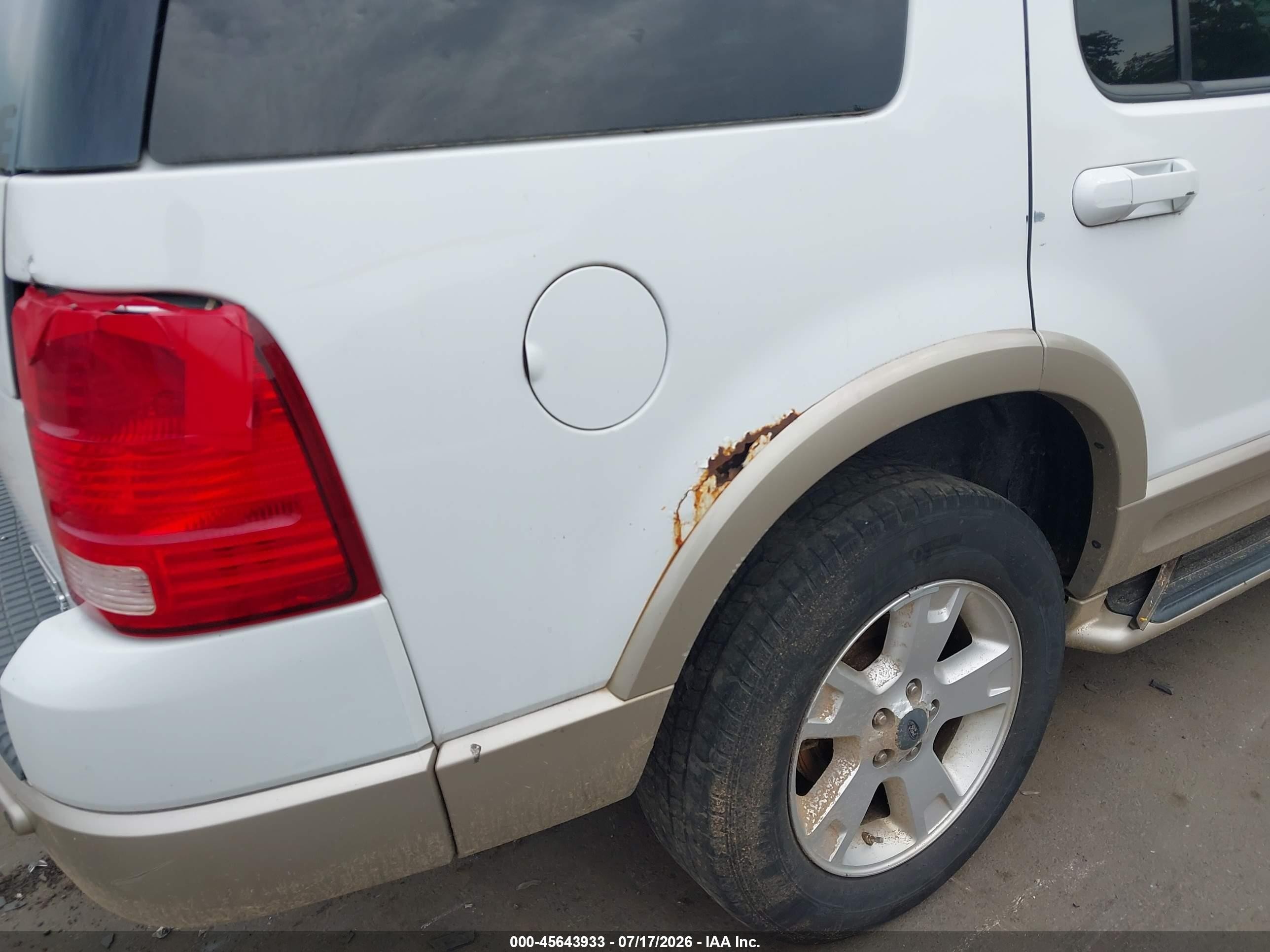 2005 Ford Explorer Eddie Bauer Белый vin: 1FMZU74W95UA24540