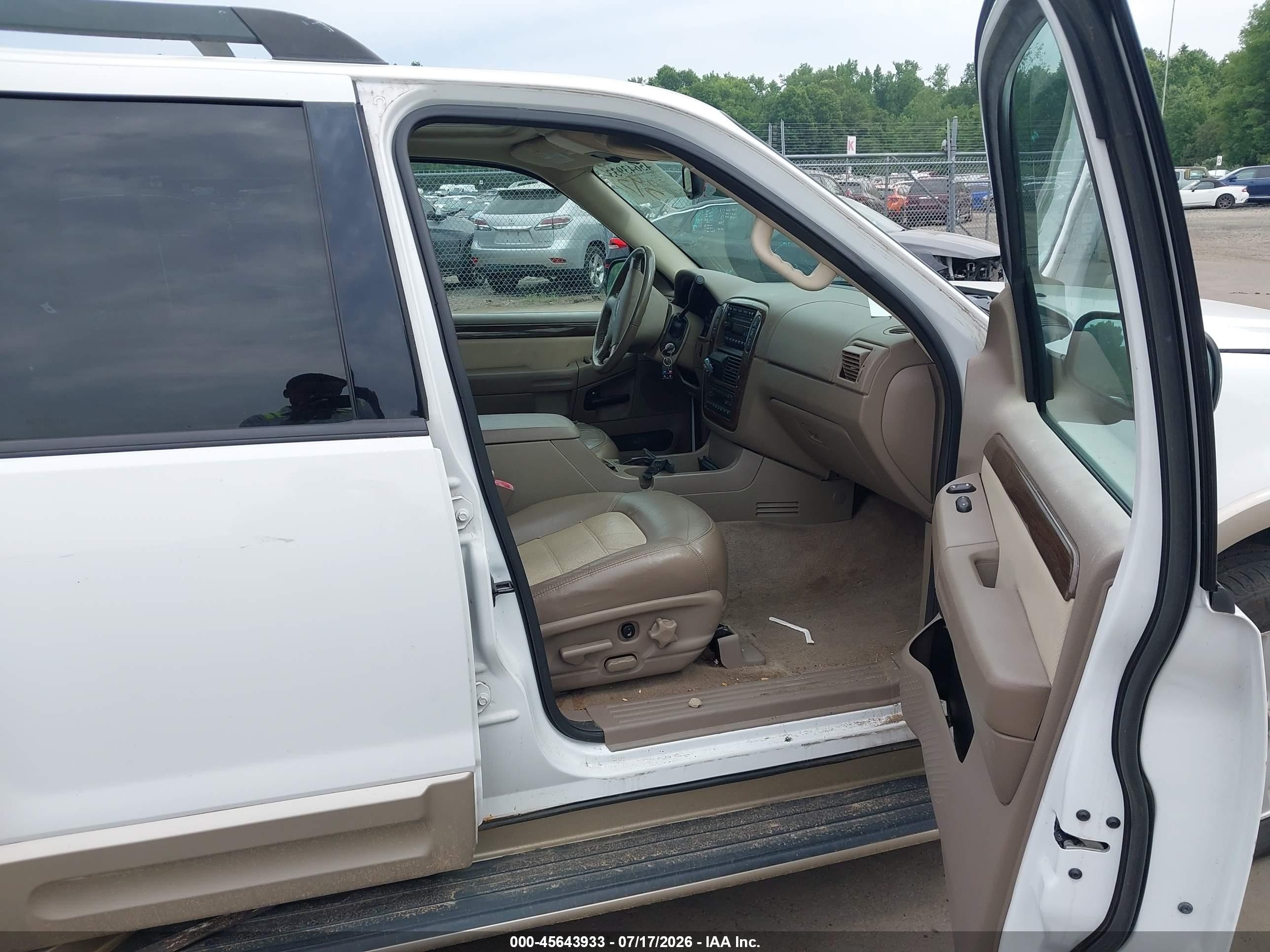 2005 Ford Explorer Eddie Bauer Белый vin: 1FMZU74W95UA24540