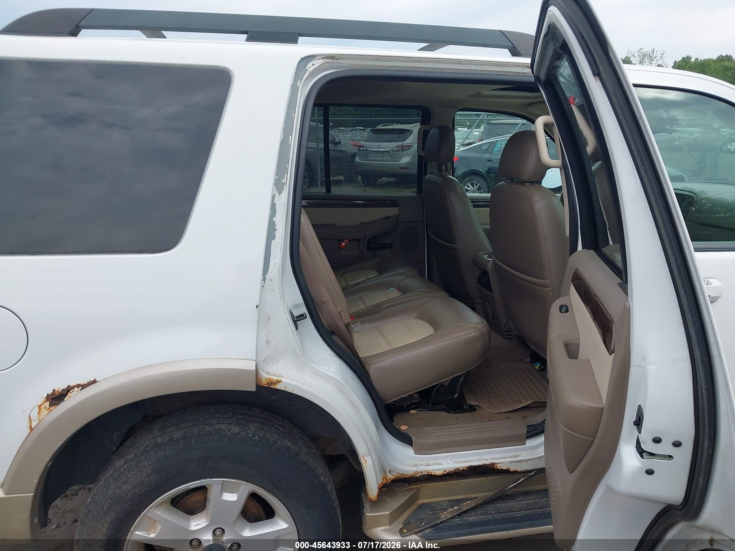 2005 Ford Explorer Eddie Bauer Белый vin: 1FMZU74W95UA24540