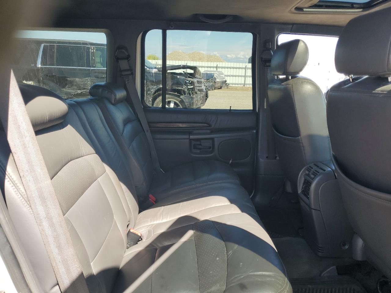 2001 Ford Explorer Limited Белый vin: 1FMZU75E01ZA54089