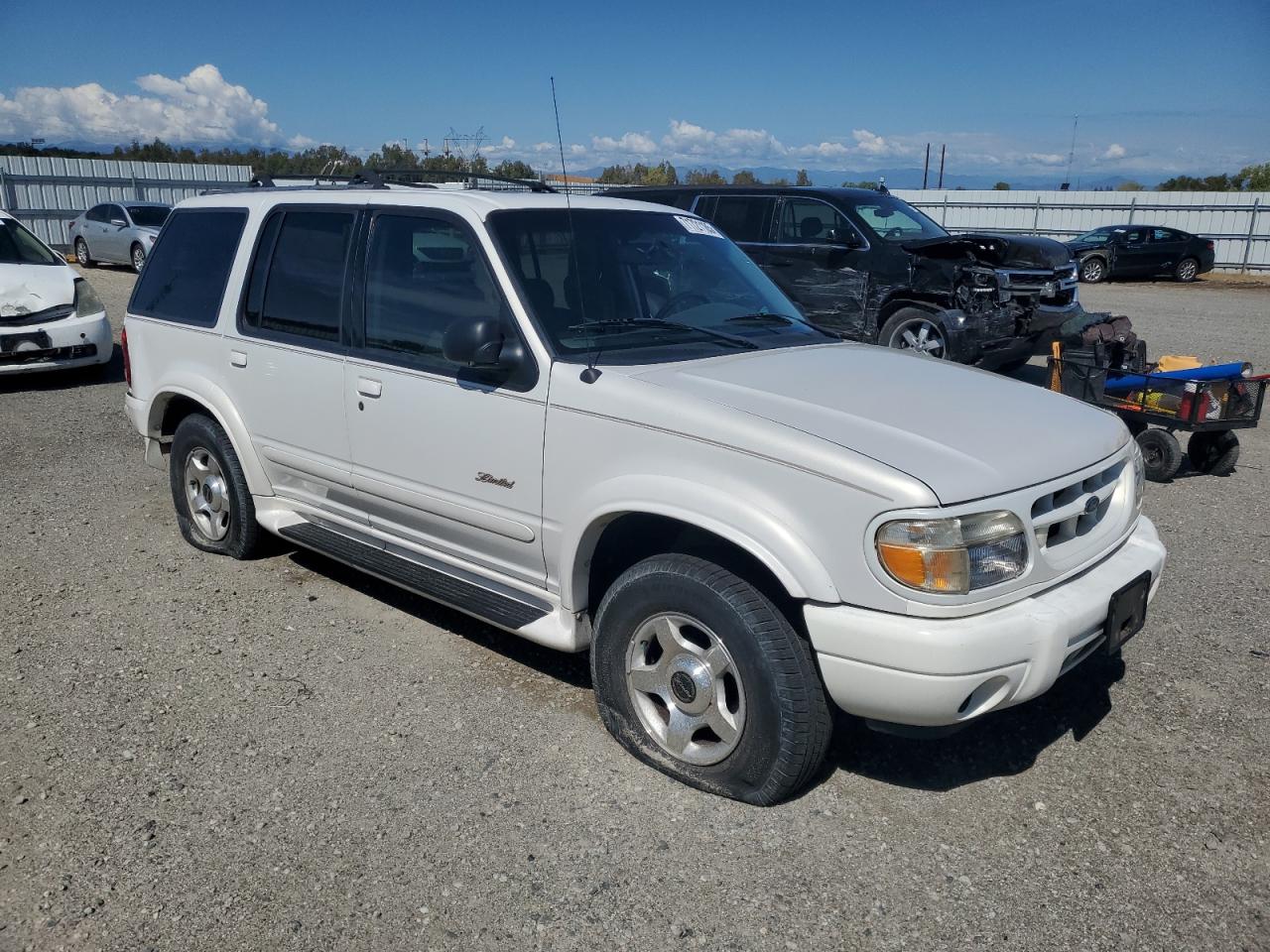 2001 Ford Explorer Limited Белый vin: 1FMZU75E01ZA54089