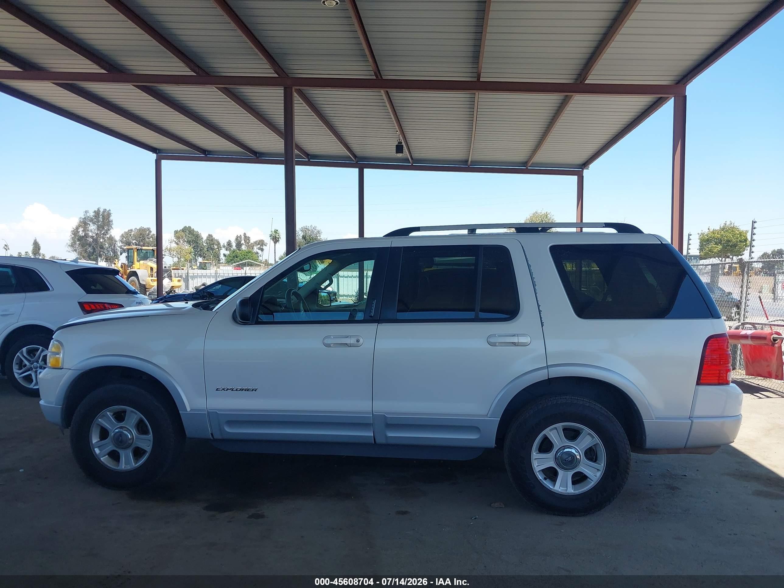 2002 Ford Explorer Limited White vin: 1FMZU75E02ZA45765
