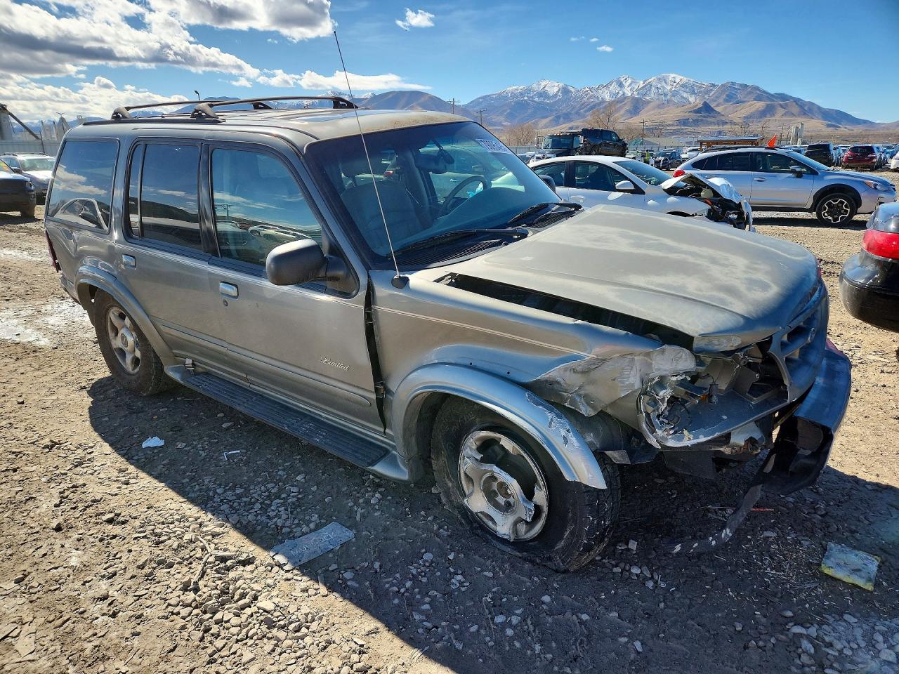 2000 Ford Explorer Limited Зеленый vin: 1FMZU75E4YZA03396