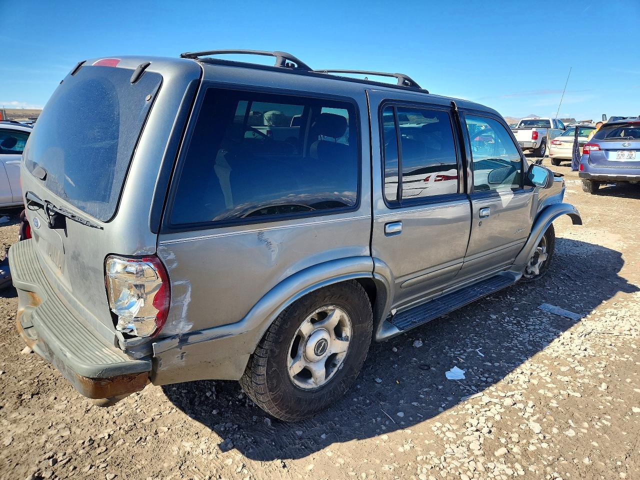 2000 Ford Explorer Limited Зеленый vin: 1FMZU75E4YZA03396