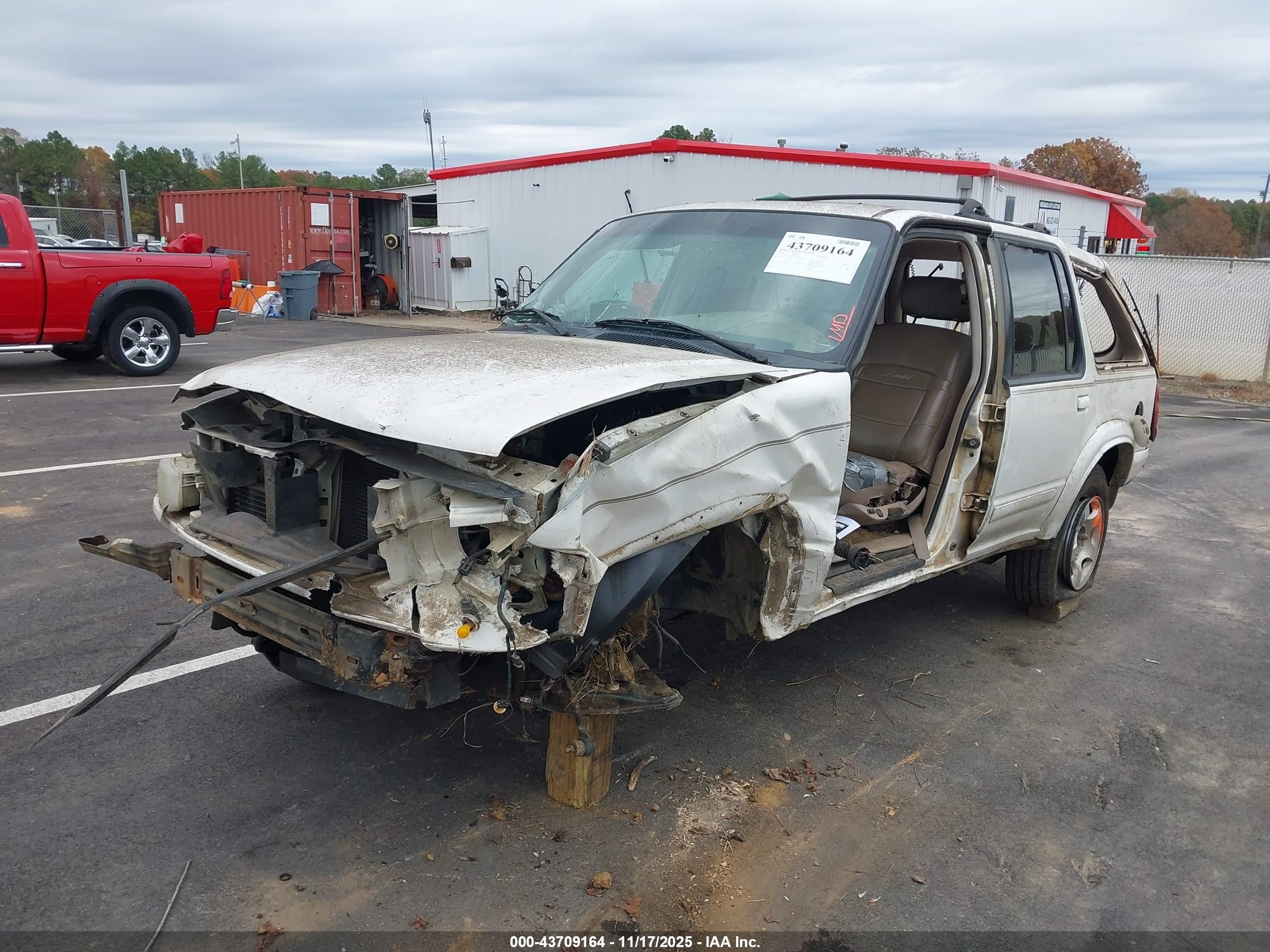 2000 Ford Explorer Limited White vin: 1FMZU75E5YZA69570