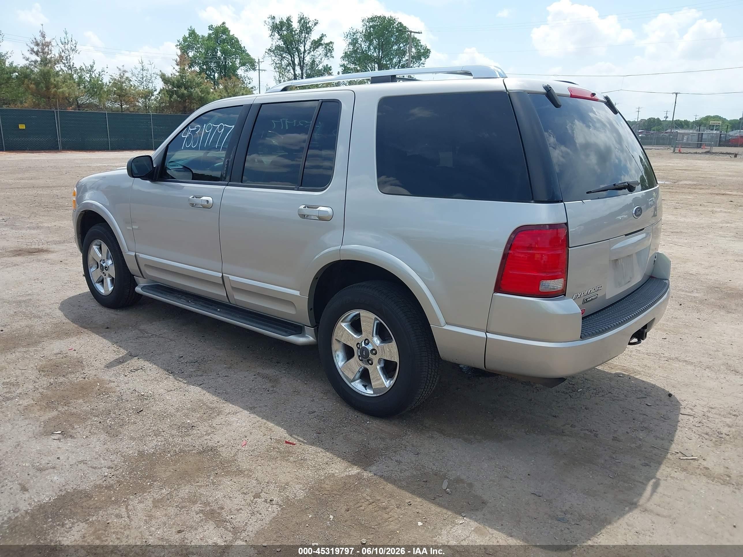 2003 Ford Explorer Limited Silver vin: 1FMZU75W93UB37819
