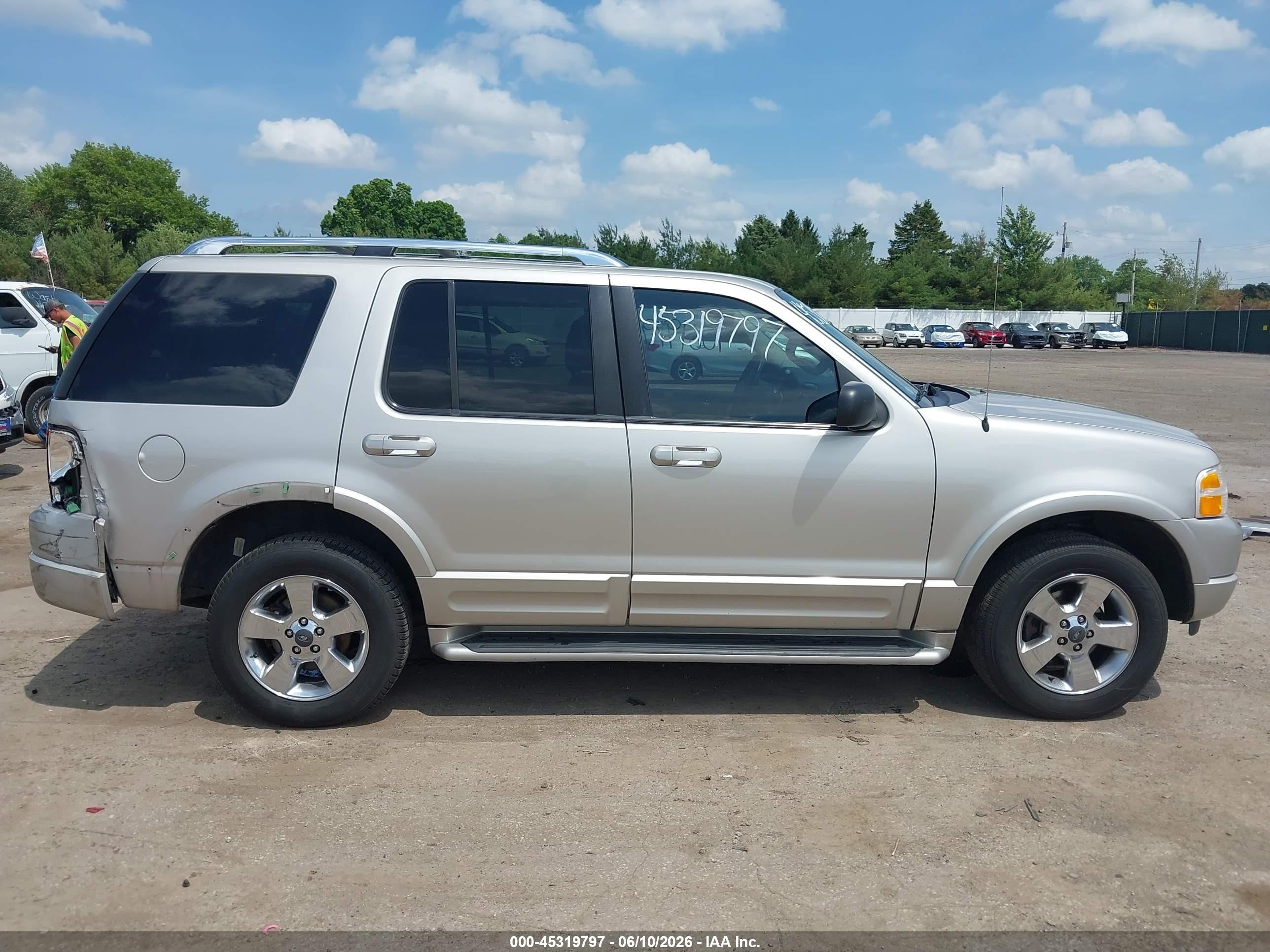 2003 Ford Explorer Limited Silver vin: 1FMZU75W93UB37819