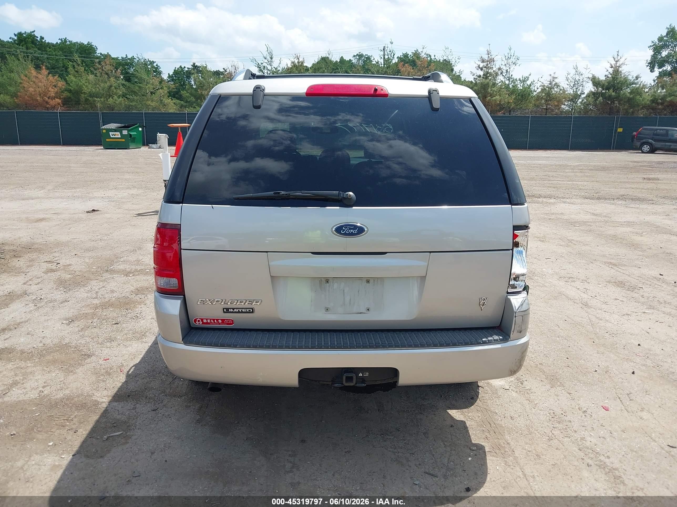 2003 Ford Explorer Limited Silver vin: 1FMZU75W93UB37819