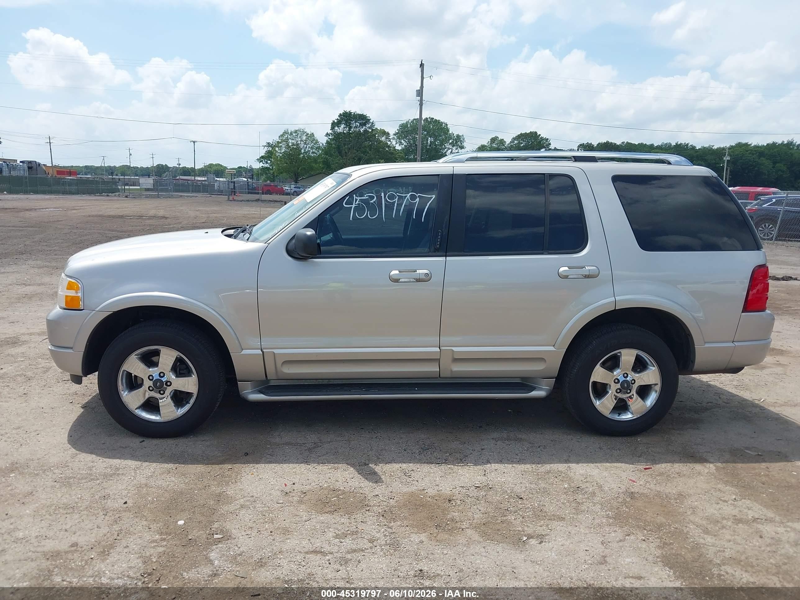 2003 Ford Explorer Limited Silver vin: 1FMZU75W93UB37819