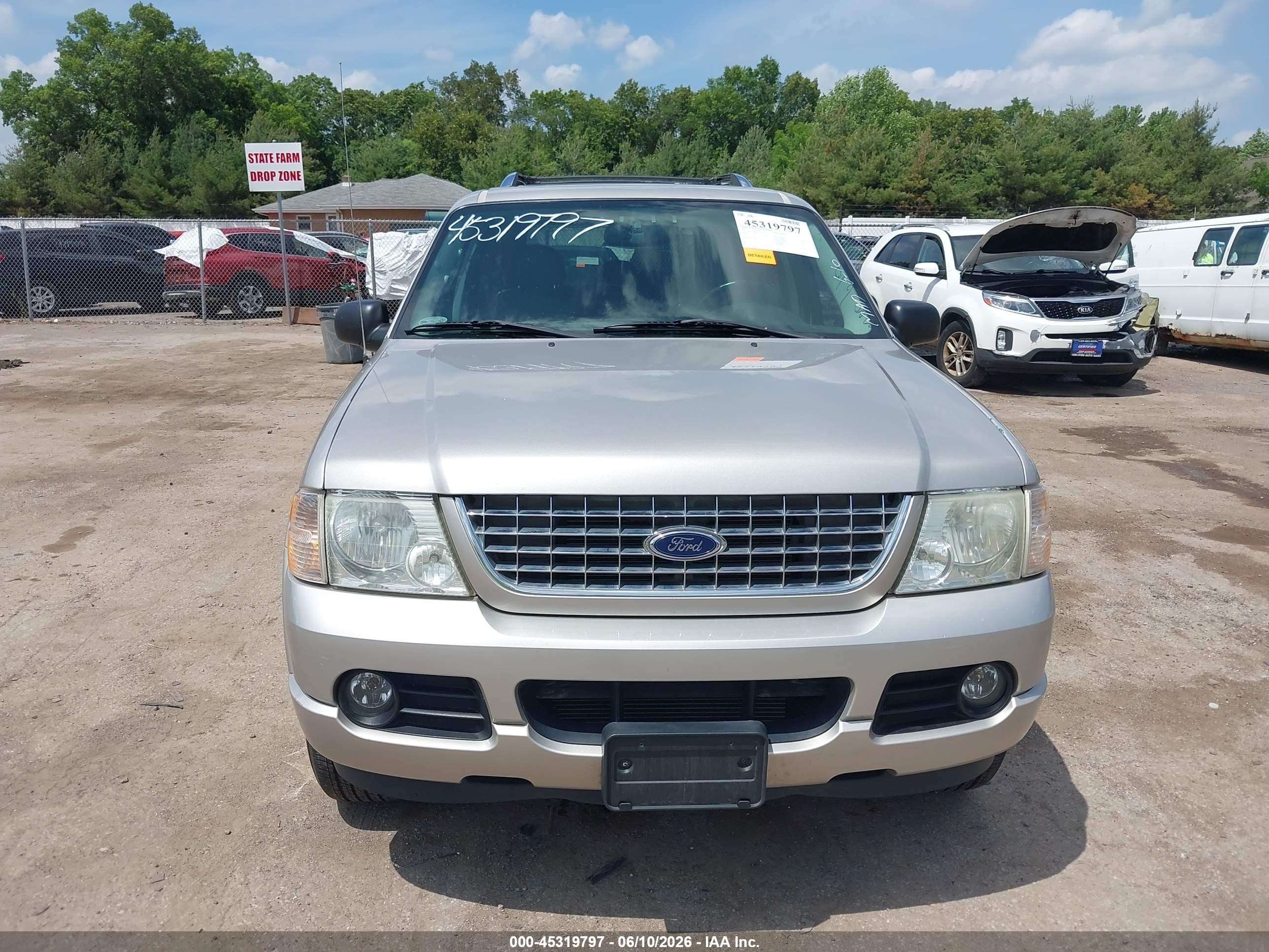 2003 Ford Explorer Limited Silver vin: 1FMZU75W93UB37819