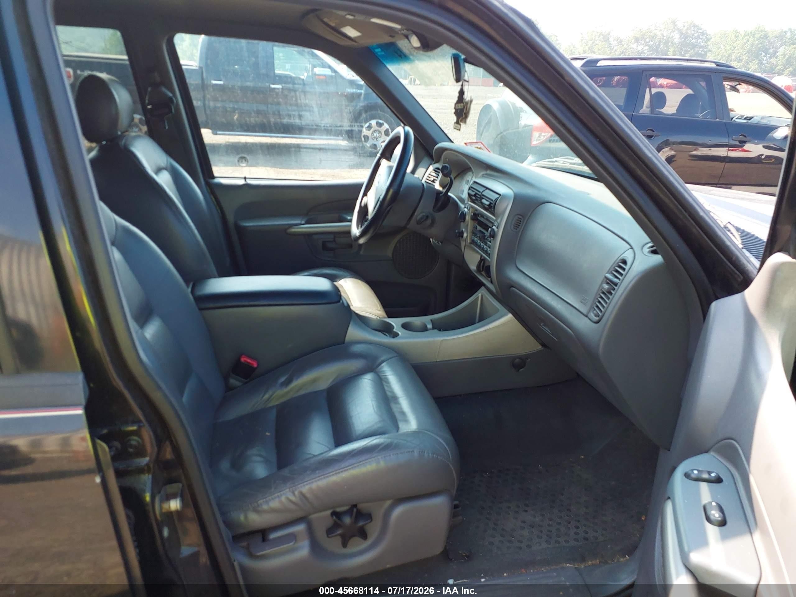 2001 Ford Explorer Sport Trac   Black vin: 1FMZU77E01UB37032