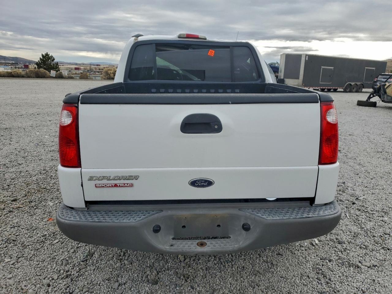 2002 Ford Explorer Sport Trac White vin: 1FMZU77E02UC38136