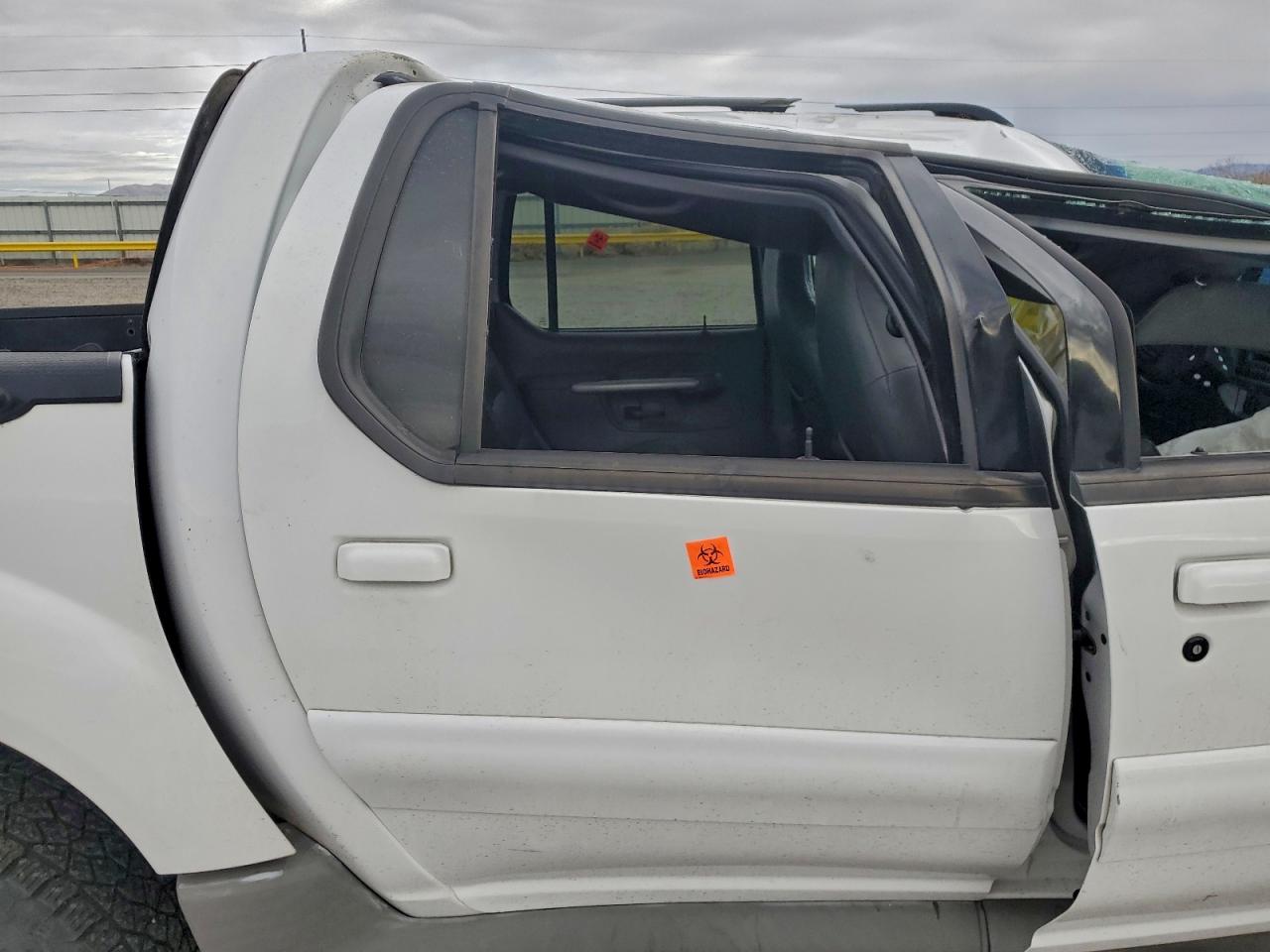 2002 Ford Explorer Sport Trac White vin: 1FMZU77E02UC38136