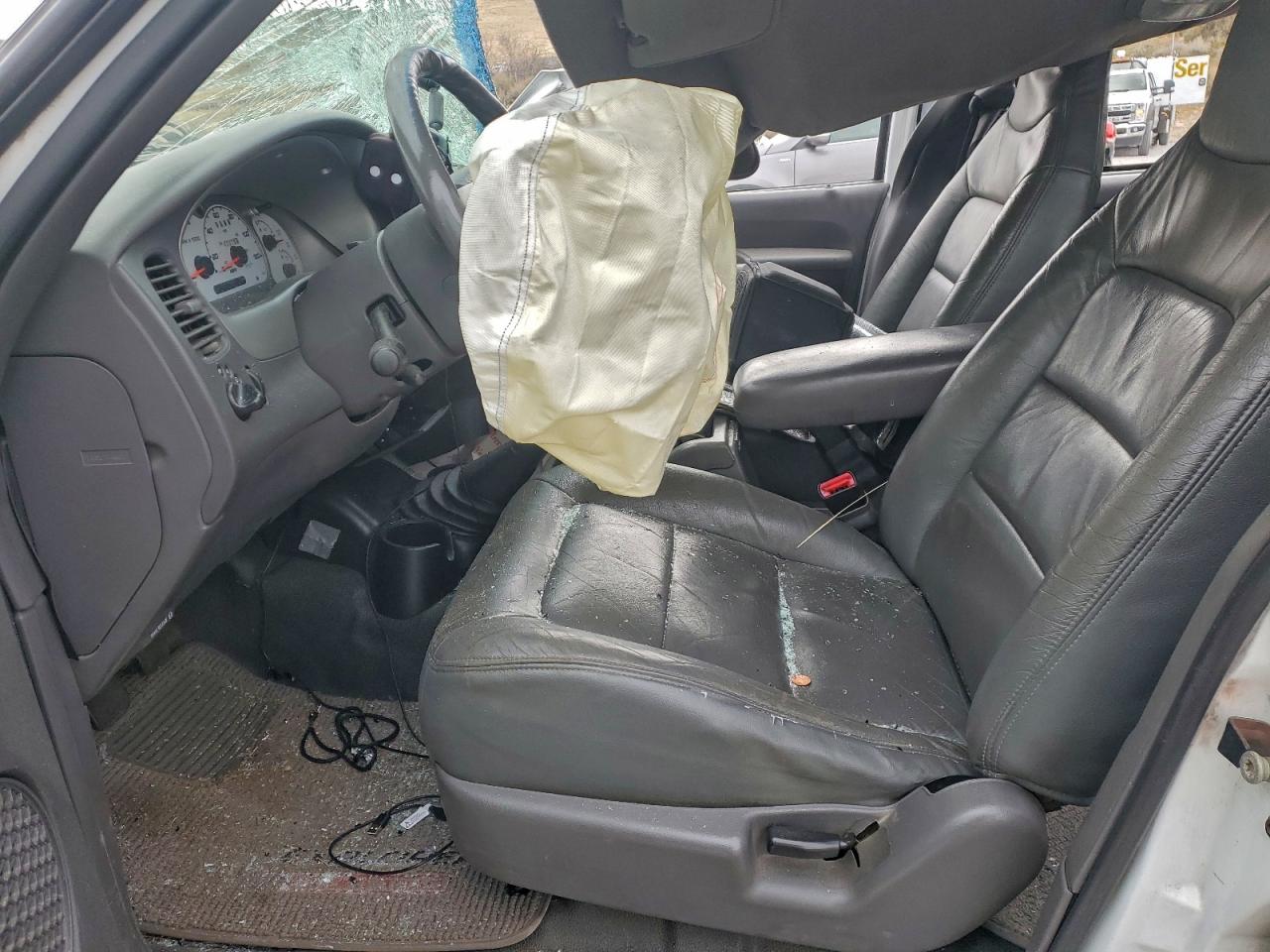 2002 Ford Explorer Sport Trac White vin: 1FMZU77E02UC38136
